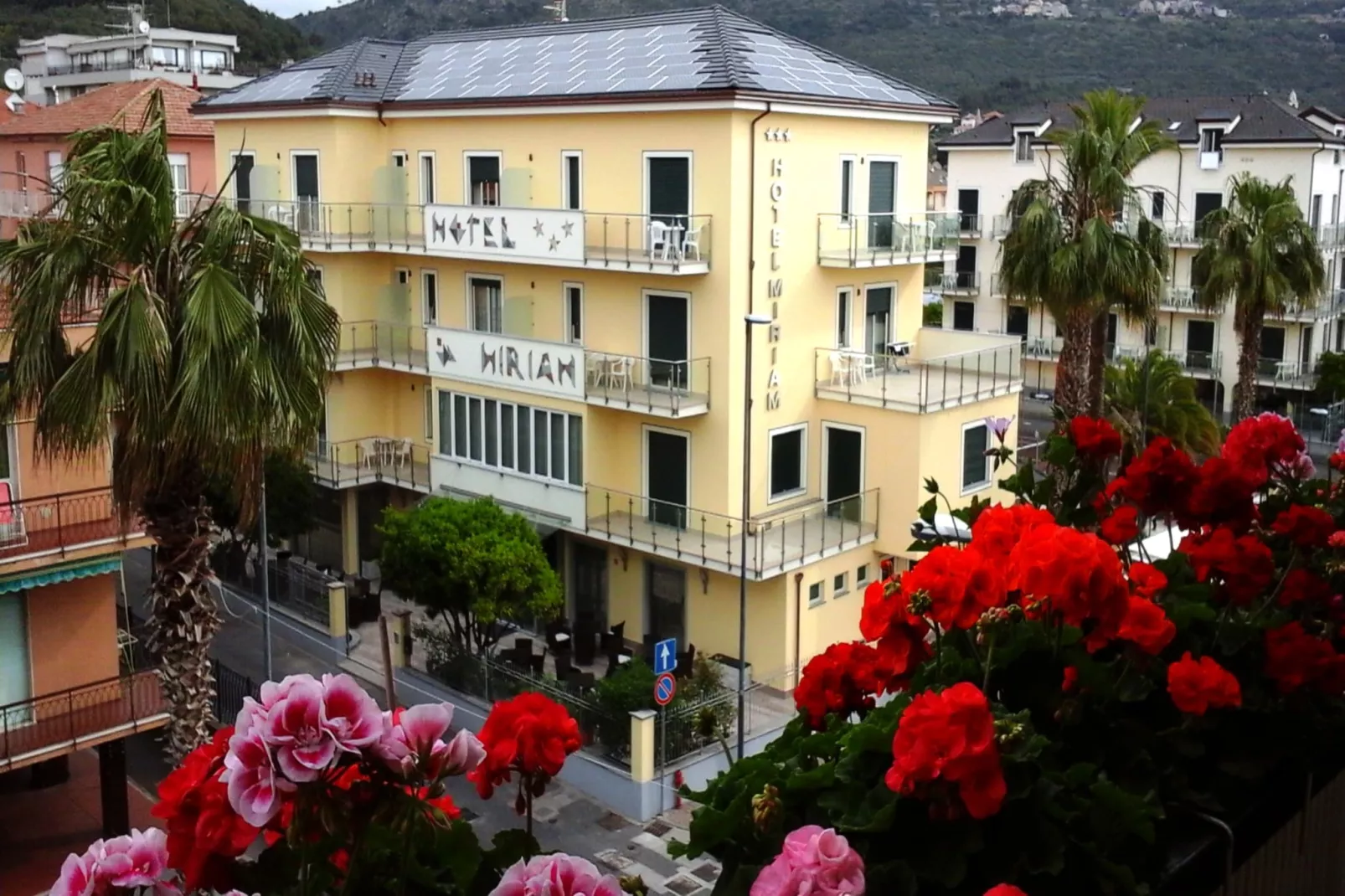 Residence Miriam - APARTMENT TWO BEDROOMS-Buitenkant zomer