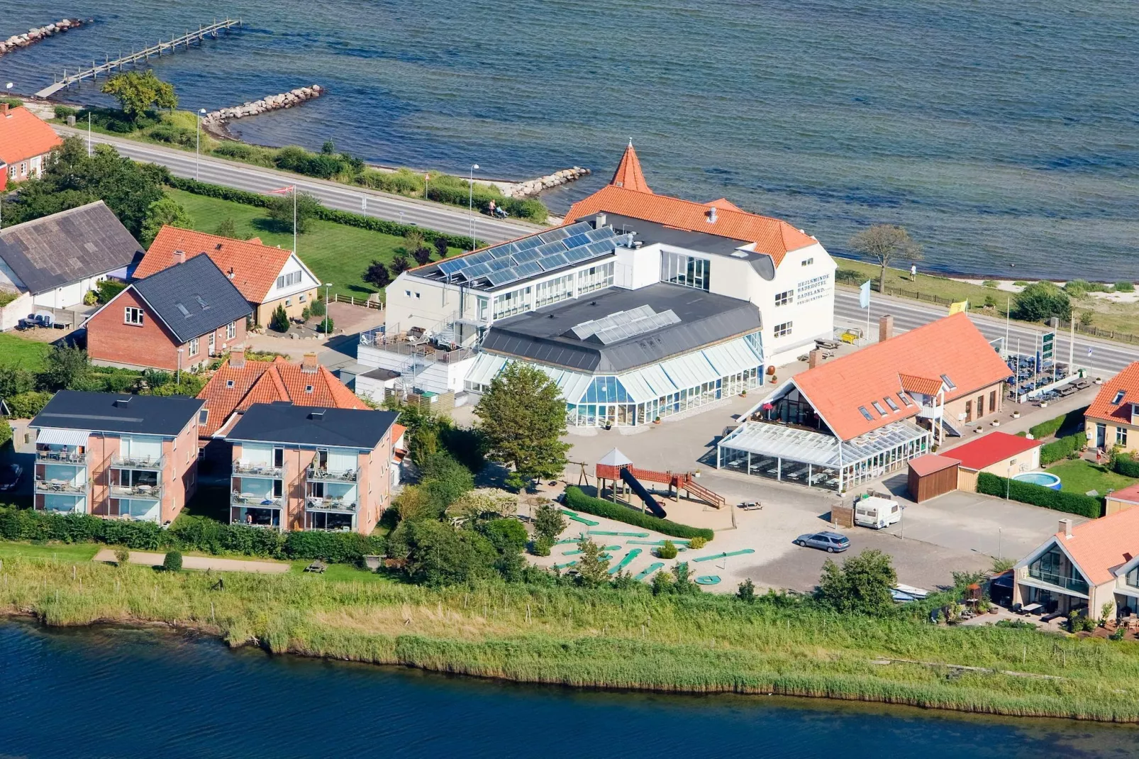 1 room w/seaview-Buitenlucht