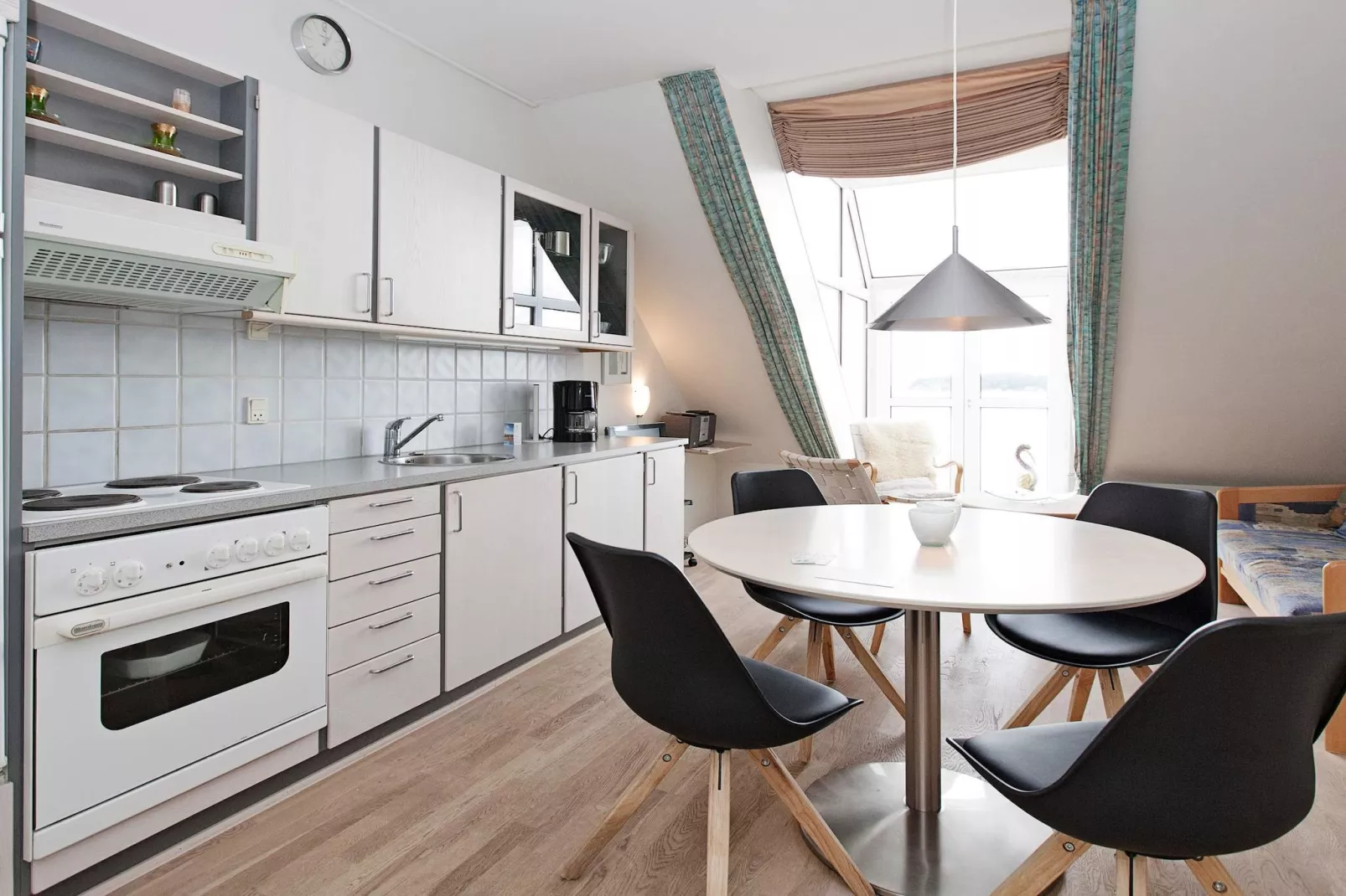 1 room w/seaview-Binnen