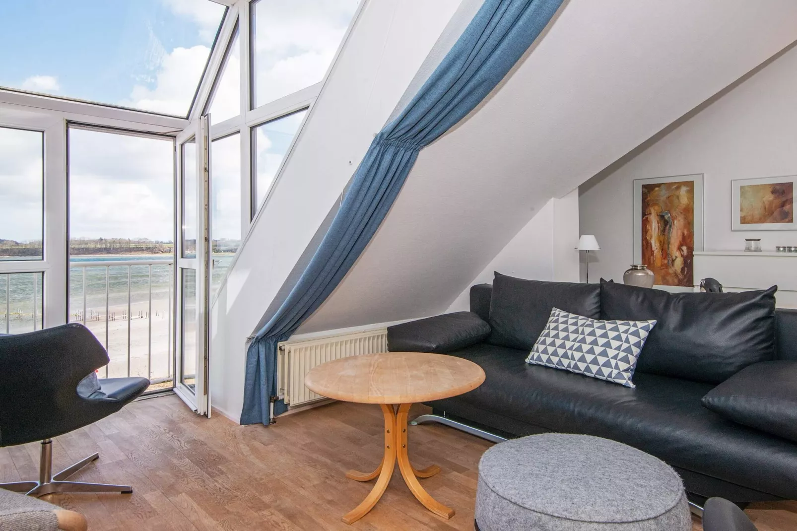 1 room w/seaview-Binnen