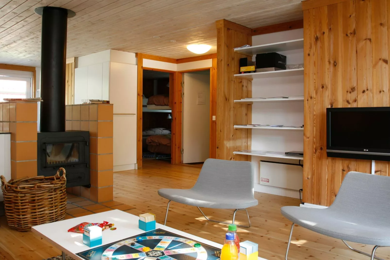3 room,close to the sea/dike,renovate-Binnen