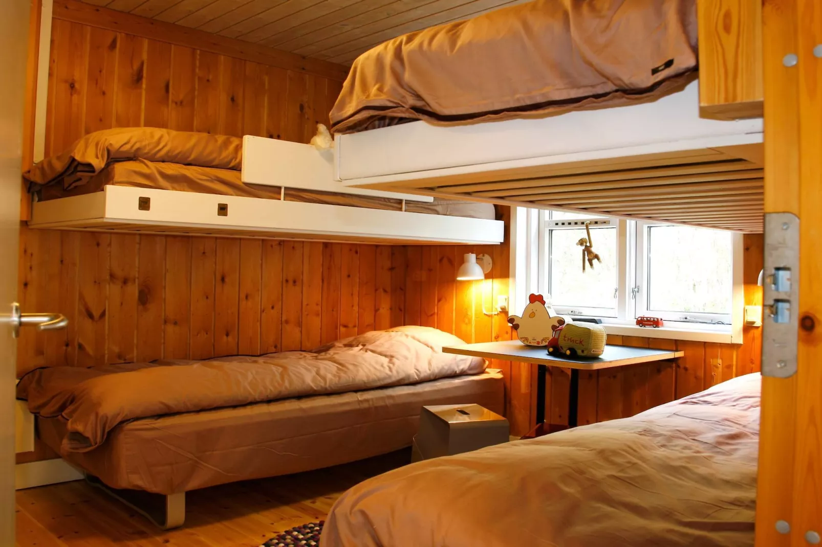 3 room,close to the sea/dike,renovate-Binnen