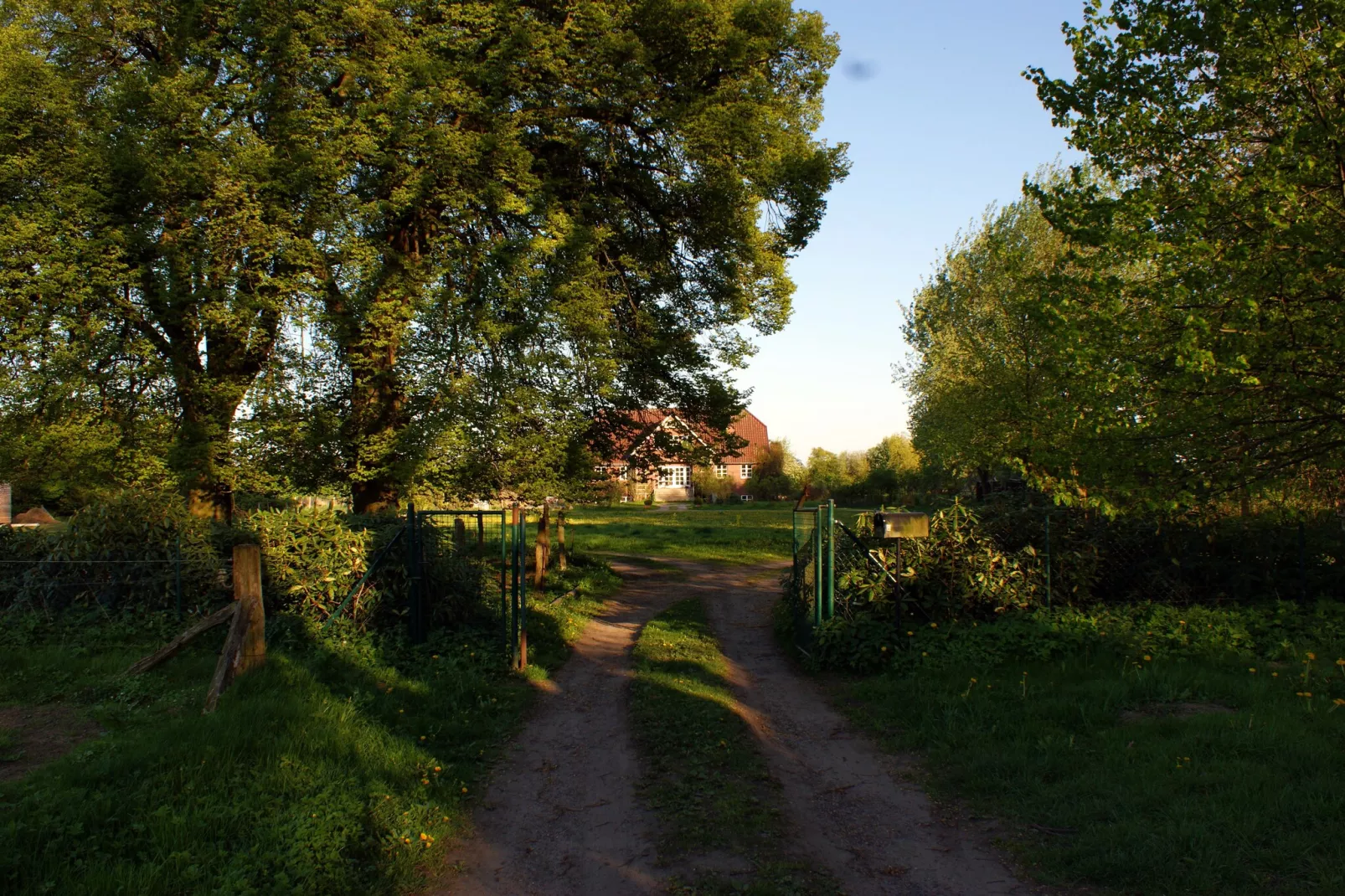 Romantisches Landhaus mit Kamin-Buitenkant zomer
