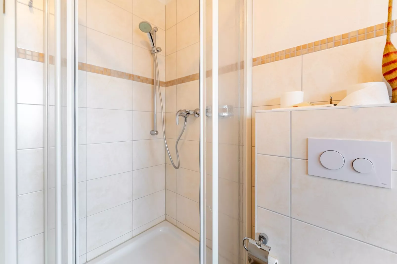 Kapitänsdeck 6 Pers 466-Badkamer