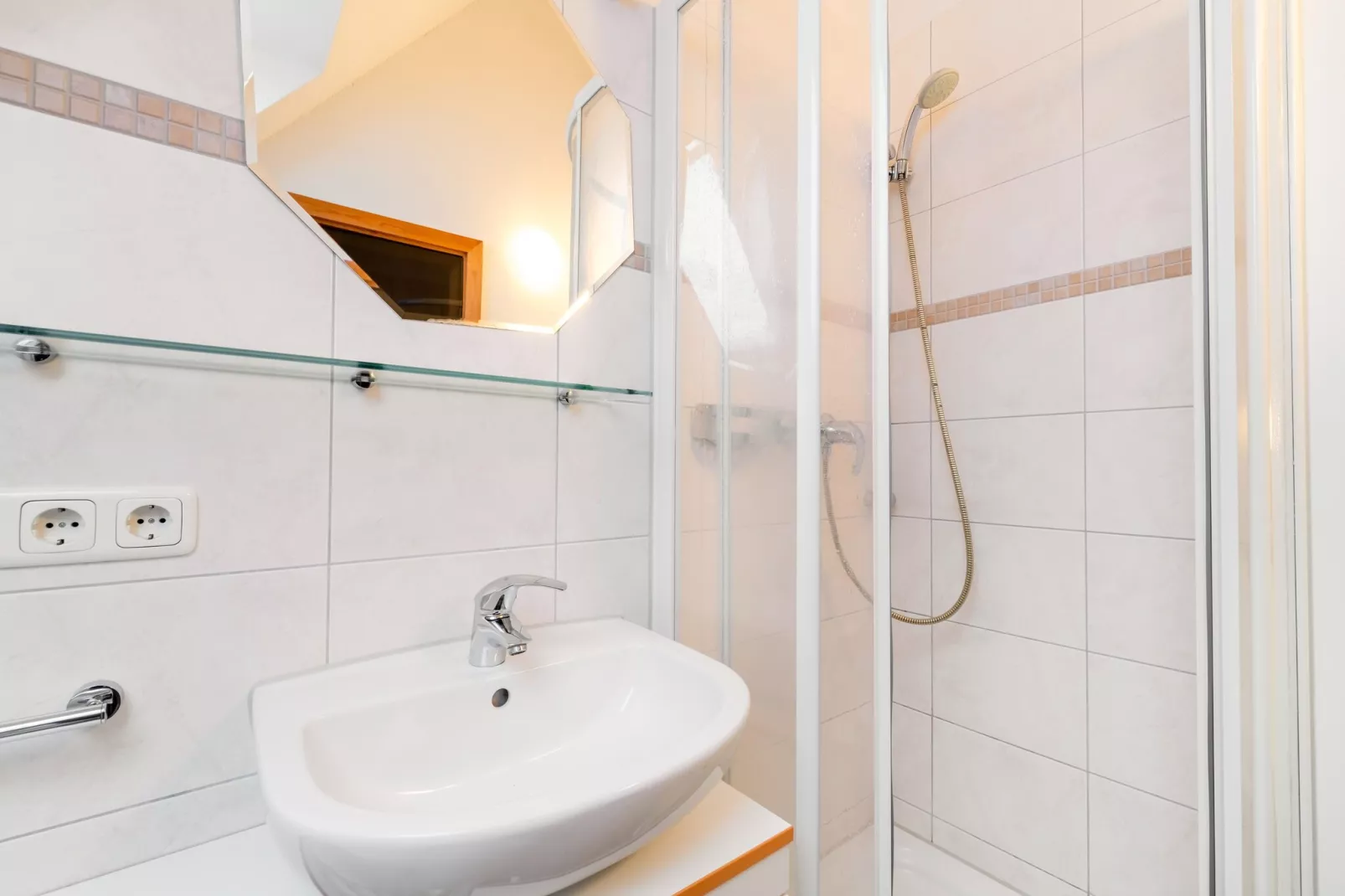 Kapitänsdeck 6 Pers 466-Badkamer