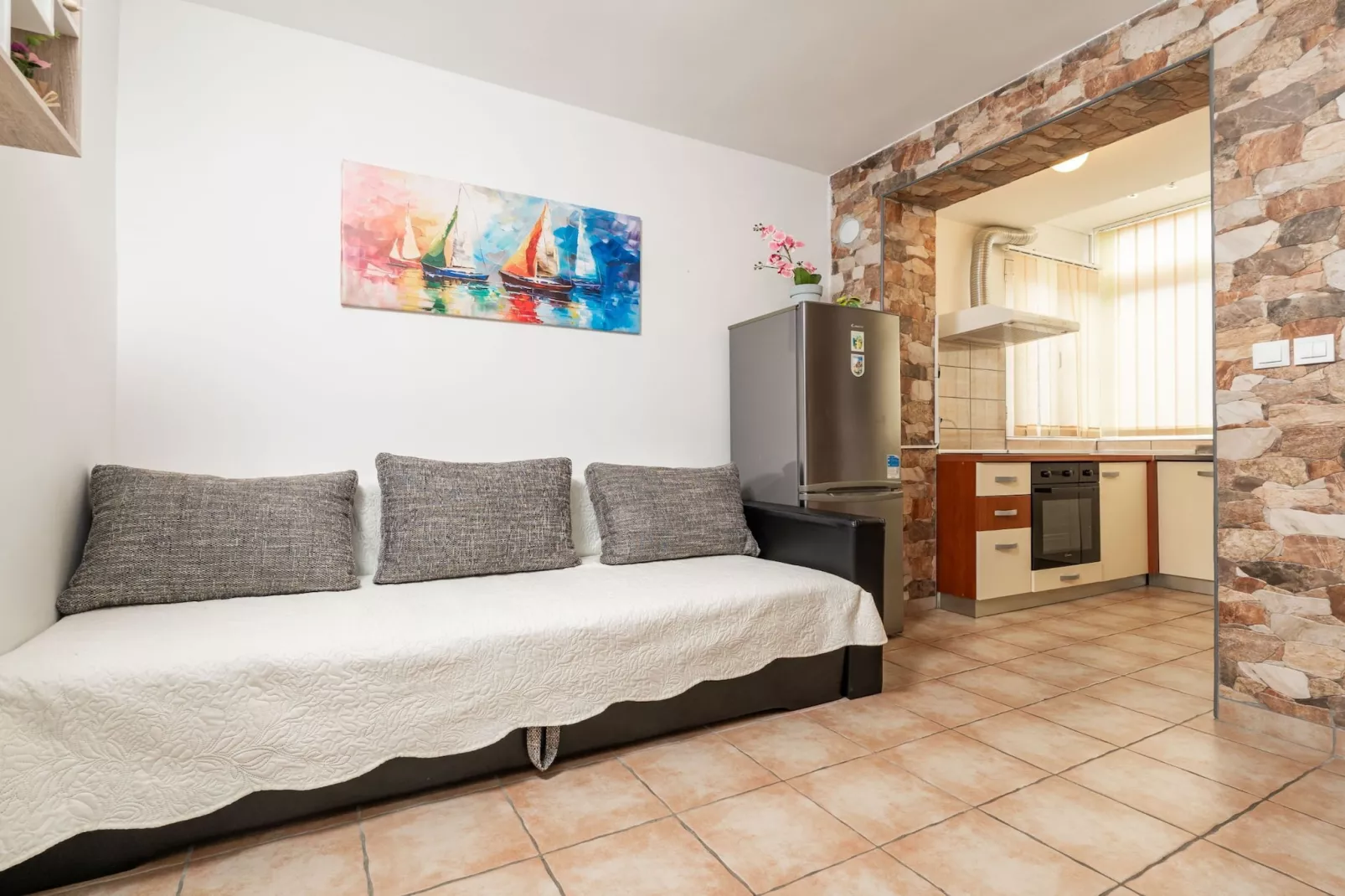 Apartment Lolo - Two Bedroom Apartment with Loggia and Street View-Woonkamer