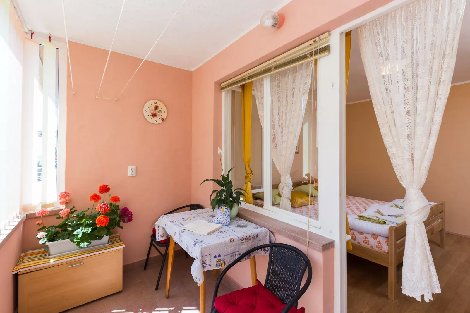 Apartment Lolo - Two Bedroom Apartment with Loggia and Street View-Slaapkamer