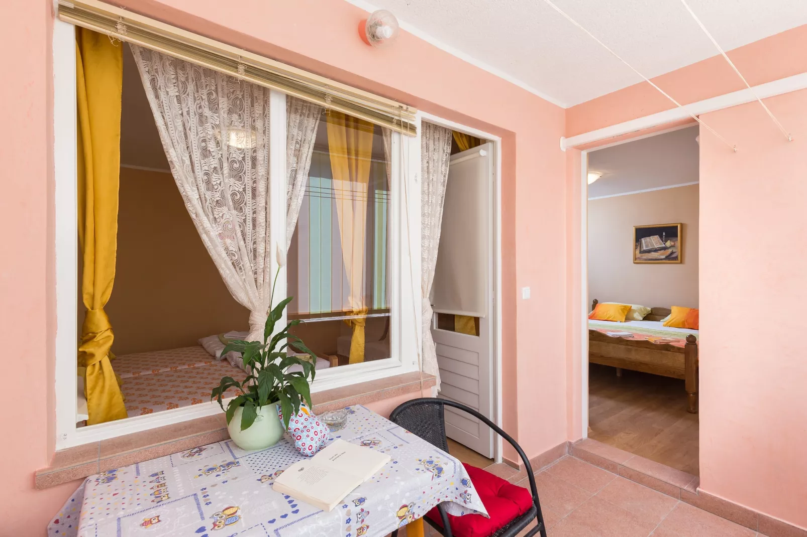 Apartment Lolo - Two Bedroom Apartment with Loggia and Street View-Slaapkamer