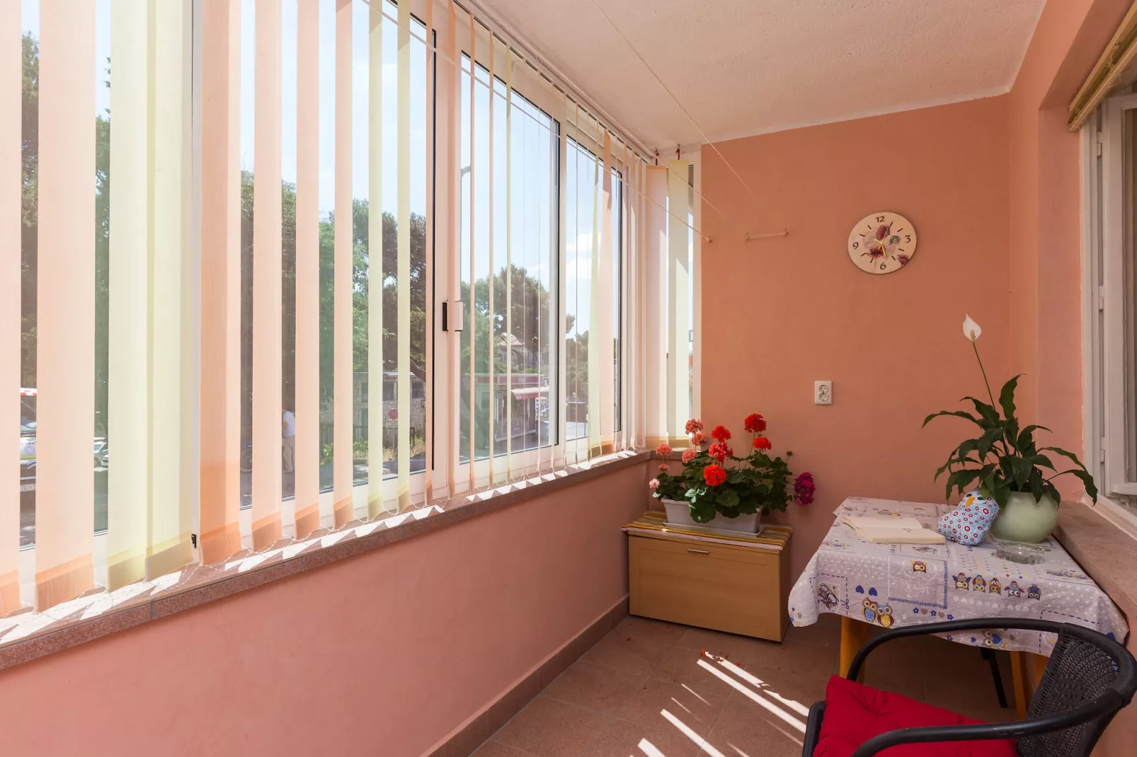 Apartment Lolo - Two Bedroom Apartment with Loggia and Street View-Slaapkamer