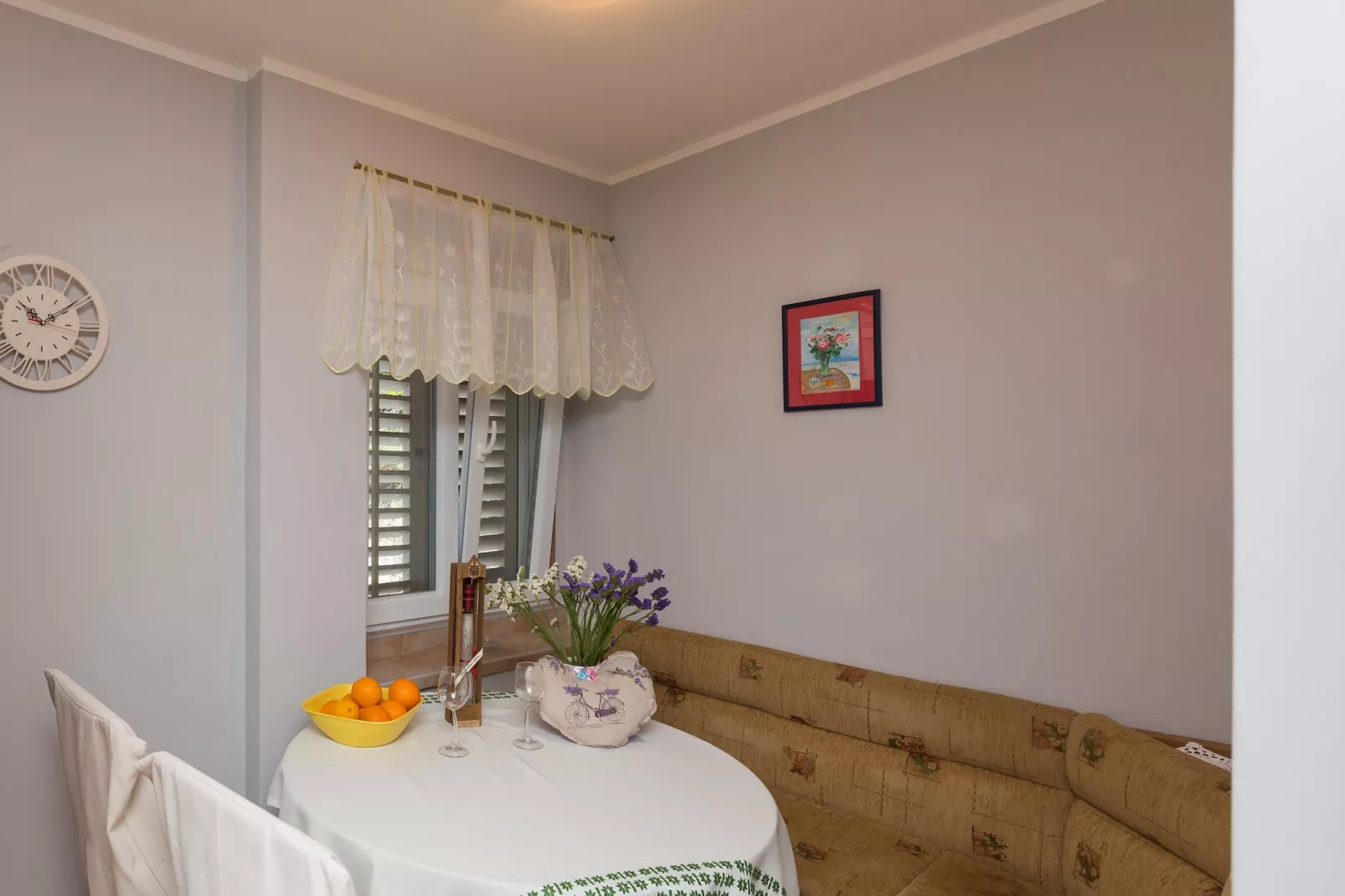 Apartment Lolo - Two Bedroom Apartment with Loggia and Street View-Slaapkamer