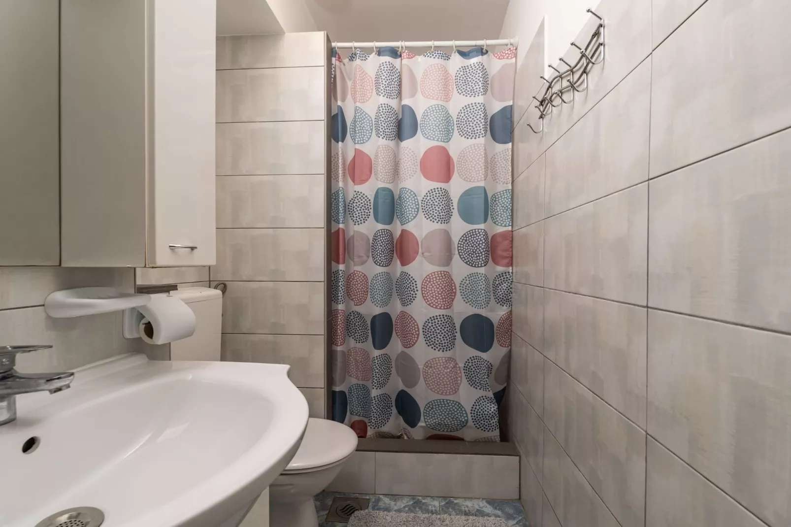 Apartment Lolo - Two Bedroom Apartment with Loggia and Street View-Badkamer