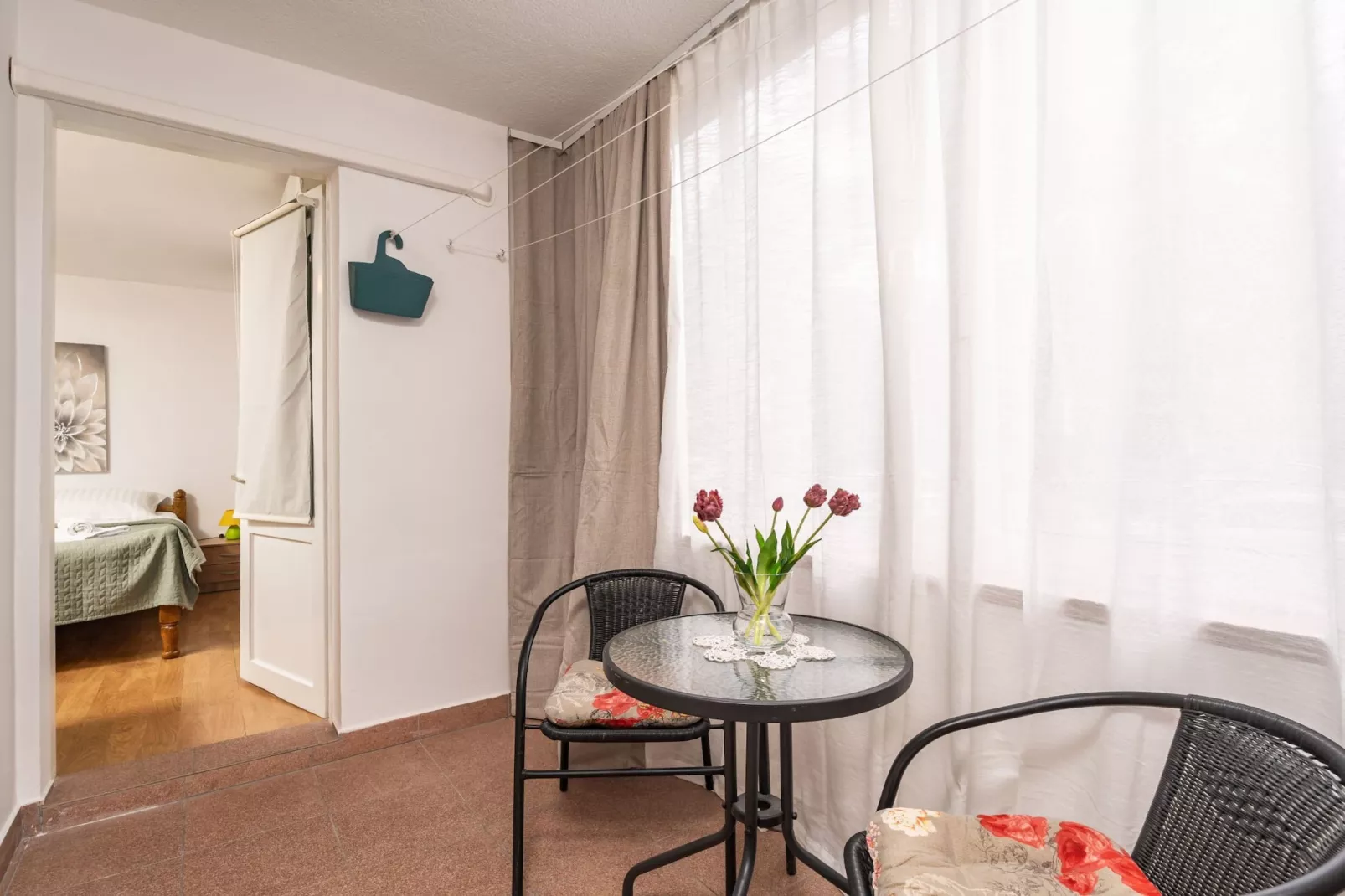 Apartment Lolo - Two Bedroom Apartment with Loggia and Street View-Binnen