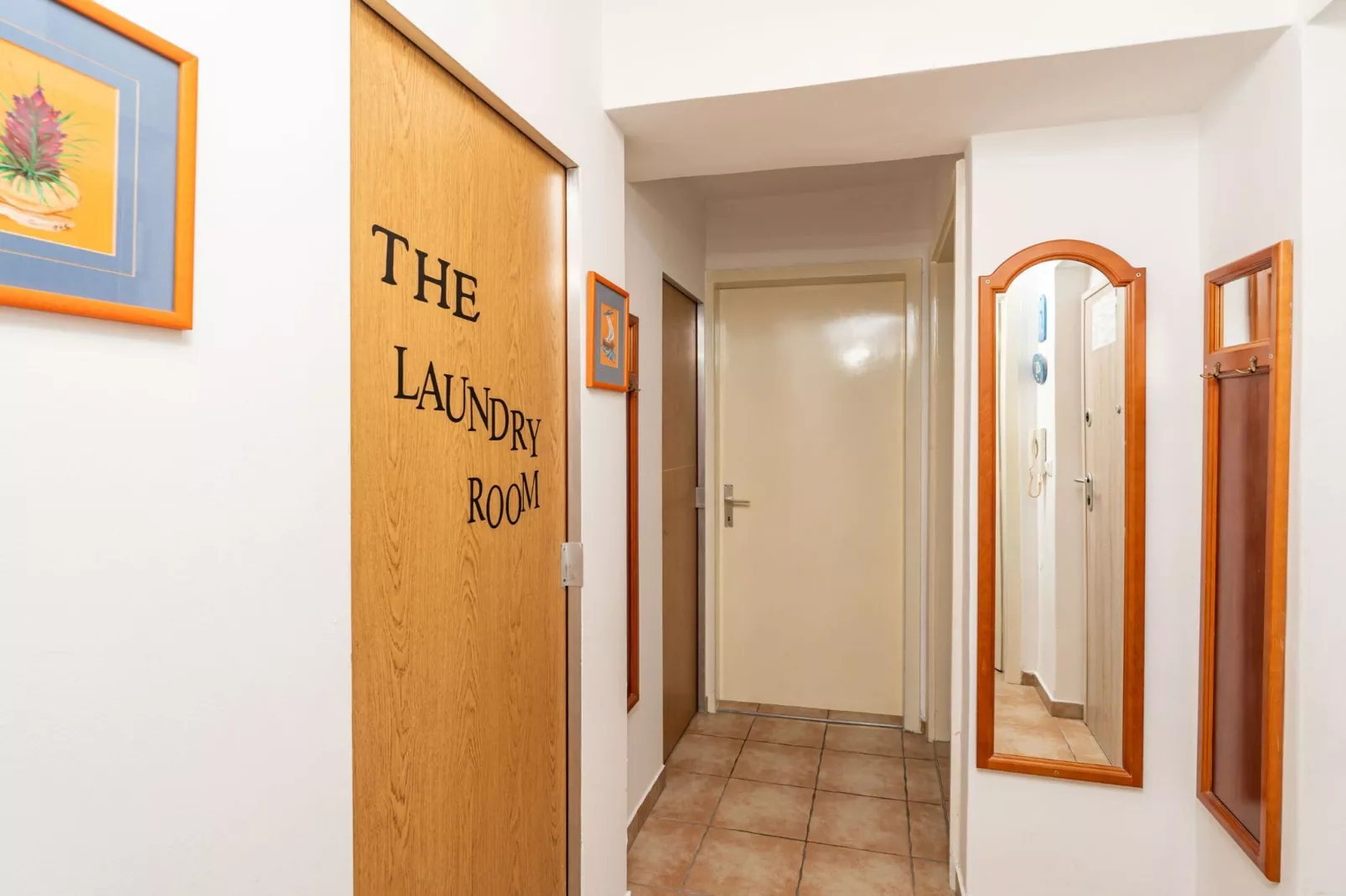 Apartment Lolo - Two Bedroom Apartment with Loggia and Street View-Binnen