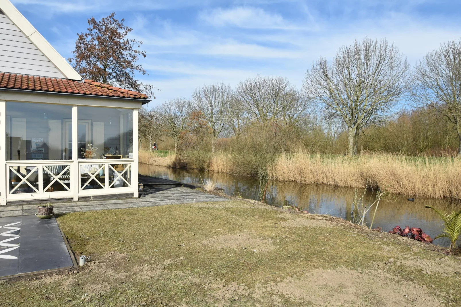 Watervilla 51-Tuinen zomer