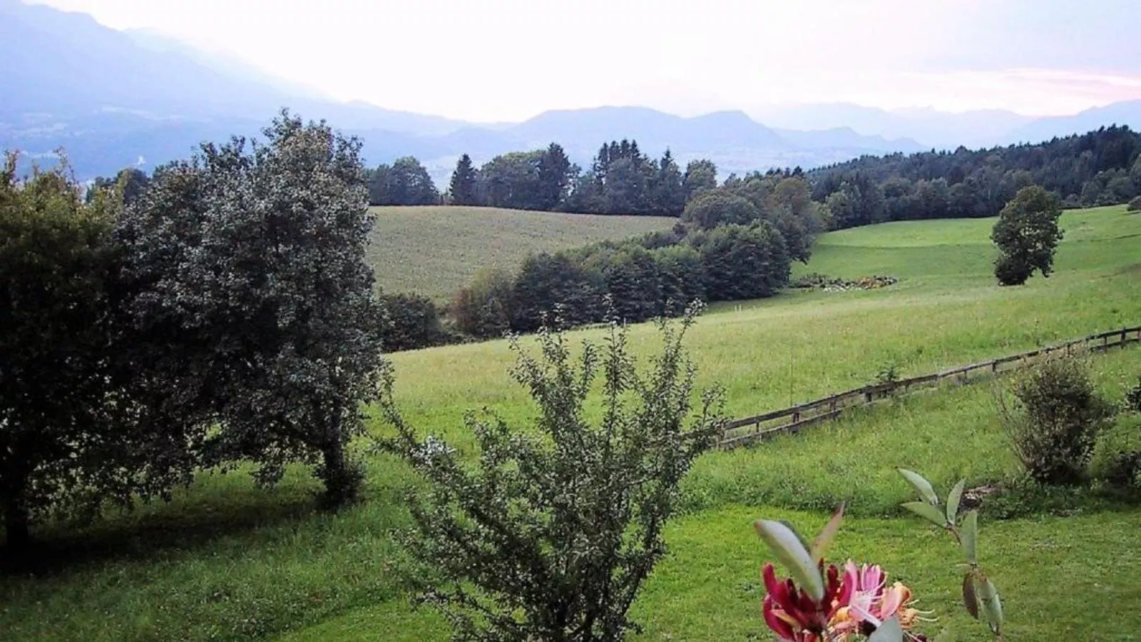 Landhaus Karawankenblick-Uitzicht zomer