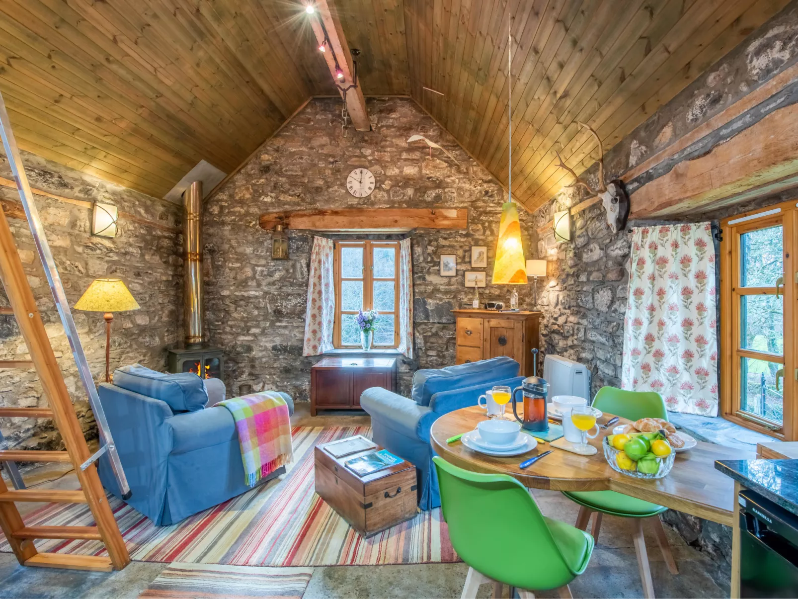 Loch Ness Hideaway-Binnen