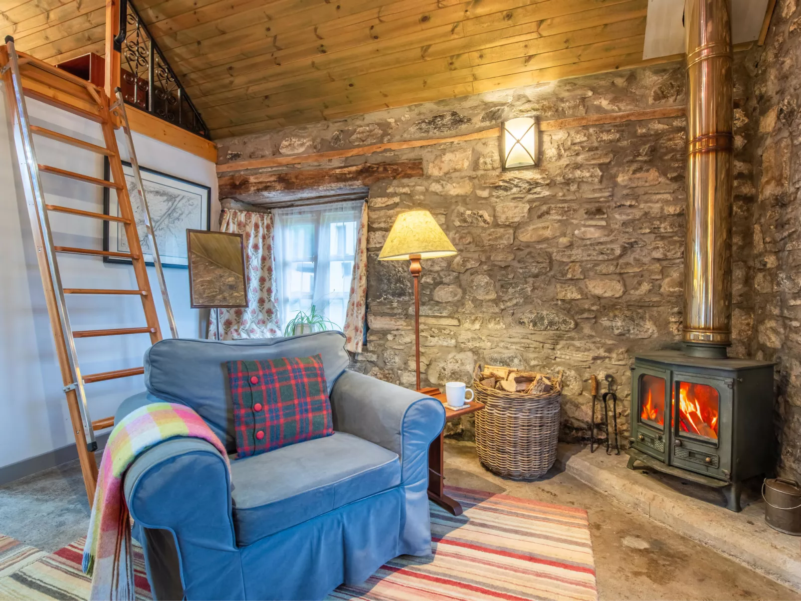 Loch Ness Hideaway-Binnen