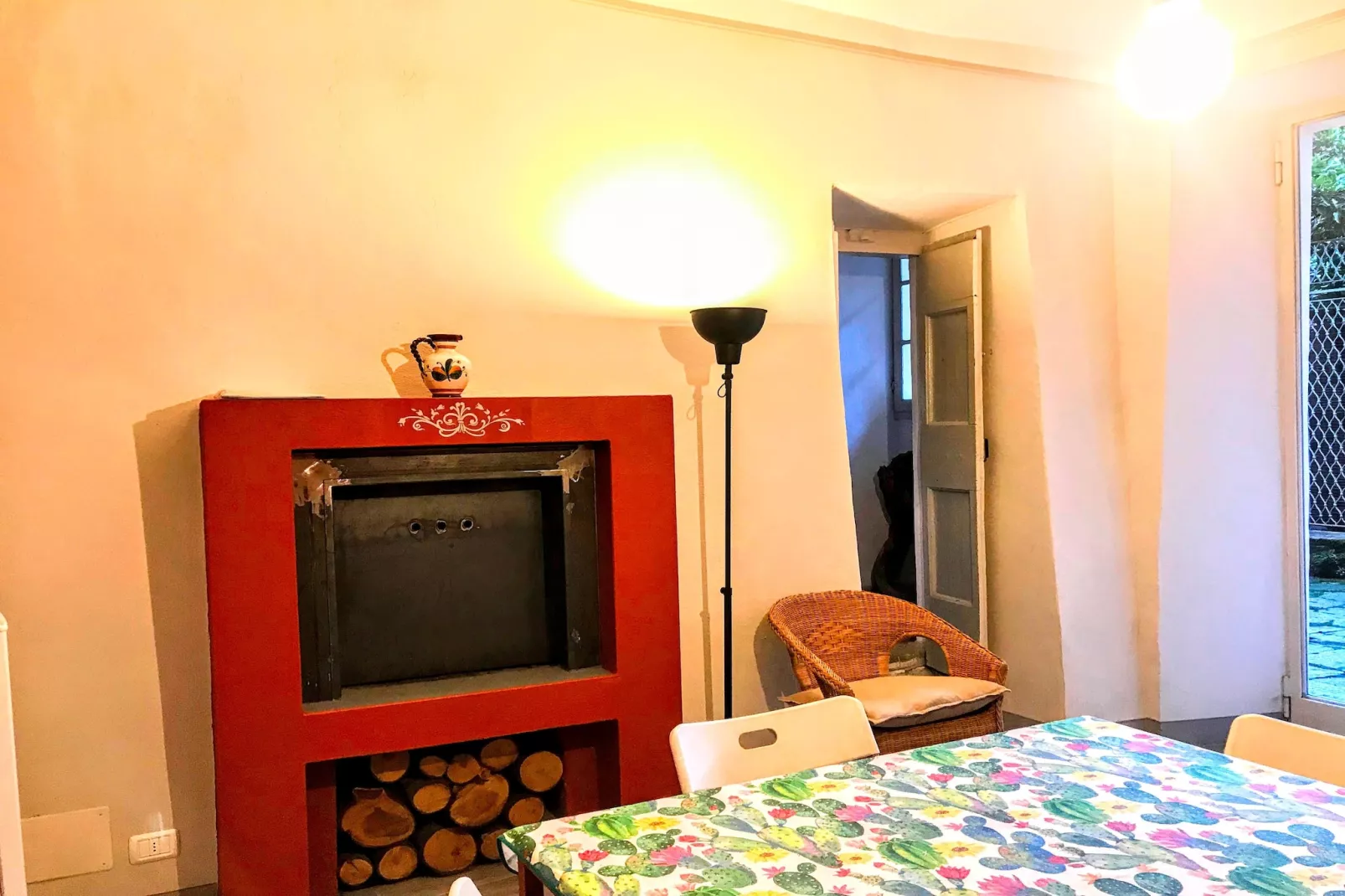 Ai Rronchi - piccolo appartamento con giardino a Cannero-Woonkamer