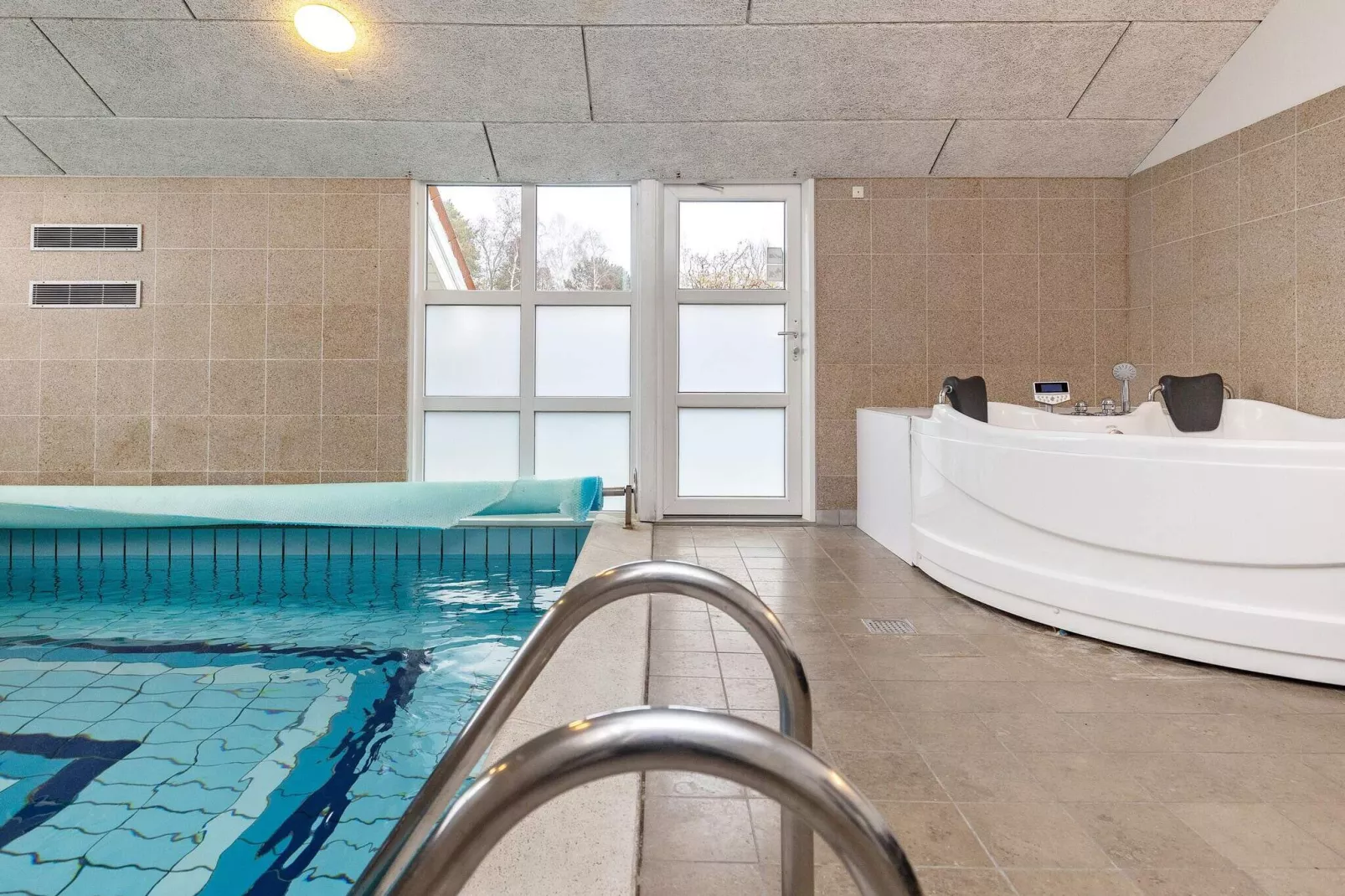 Mooi vakantiehuis in Væggerløse met veel comfort-Zwembad