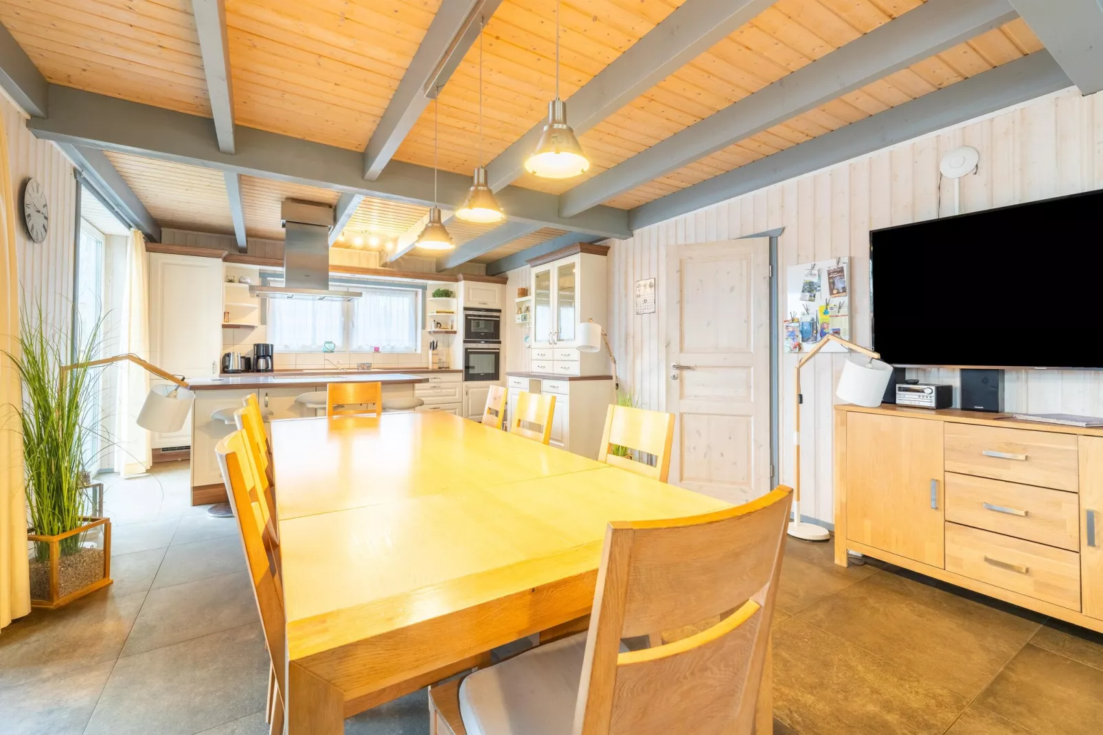 Schwan 311-Eetkamer