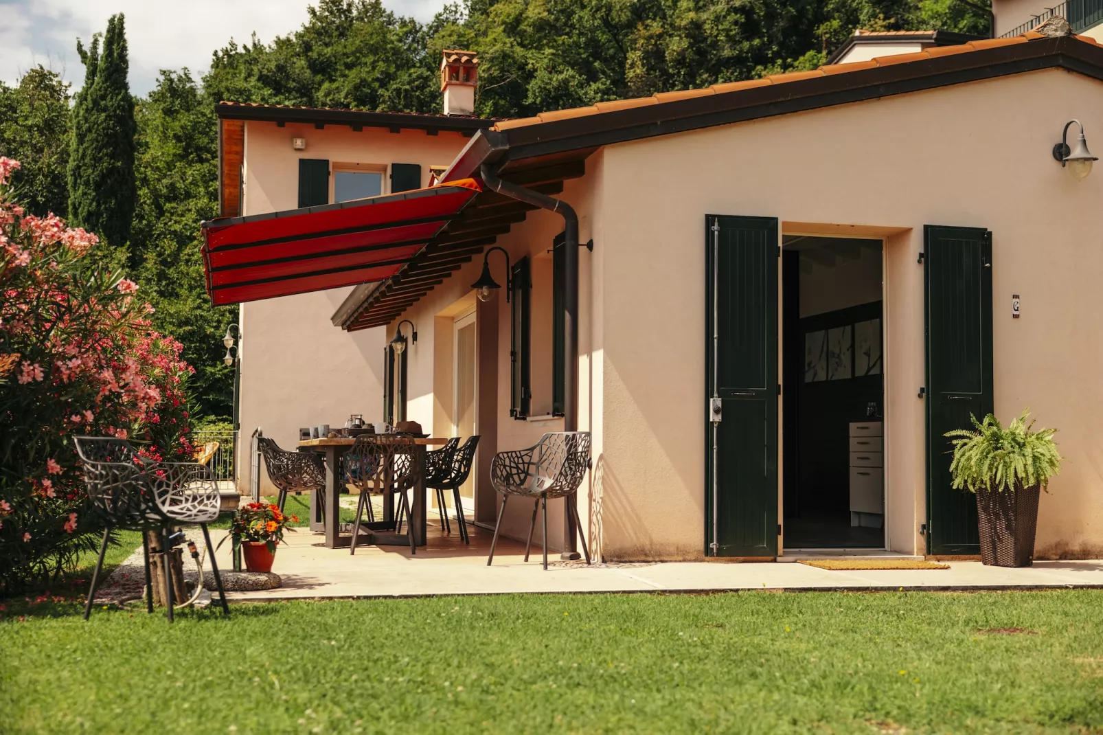 Holiday home Residence Nautic Resort San Carlo Gargnano-Villa Ortensia-Buitenkant zomer