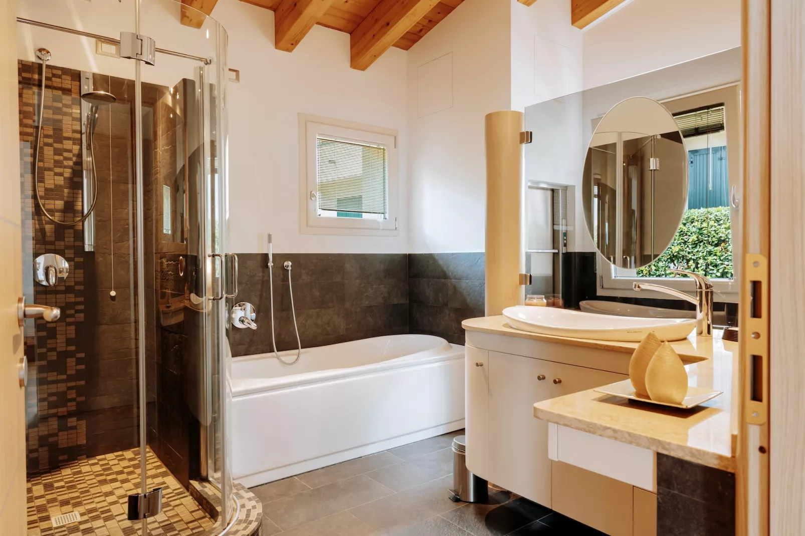 Holiday home Residence Nautic Resort San Carlo Gargnano-Villa Ortensia-Badkamer