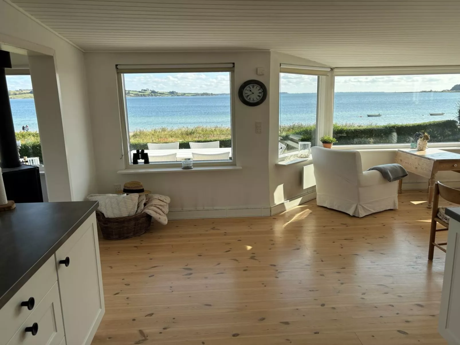 "Solbritt" - 30m from the sea-Binnen