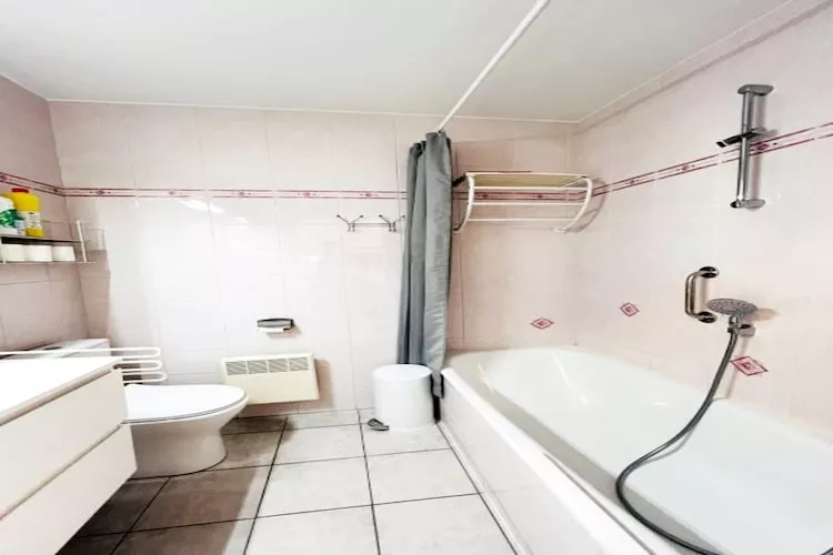 RESIDENTIE GRAND AIR 1B-Badkamer