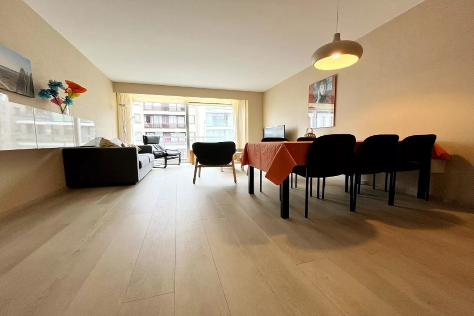 RESIDENTIE PICKWICK 0201-Eetkamer