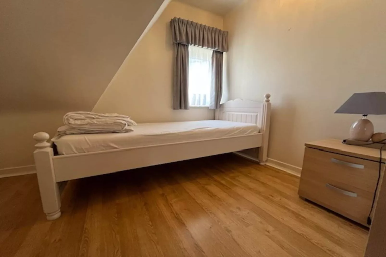 VILLA ZEEBRIES WONING-Slaapkamer