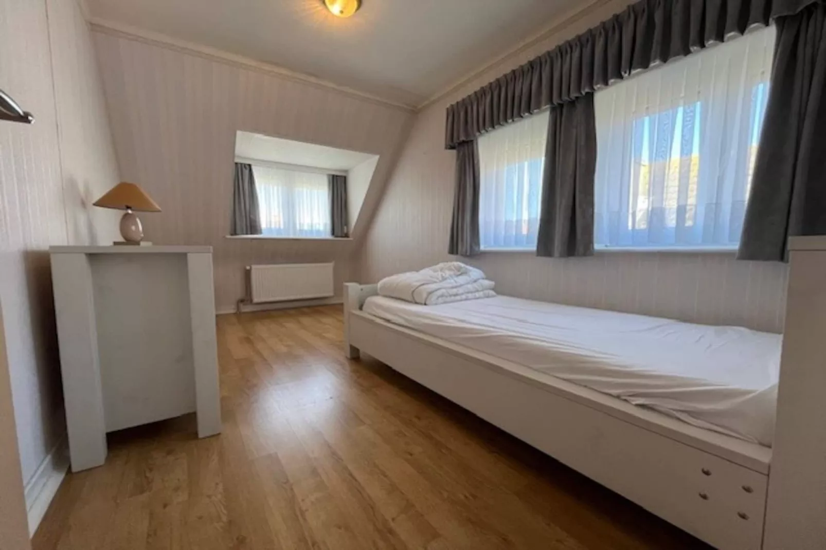 VILLA ZEEBRIES WONING-Slaapkamer