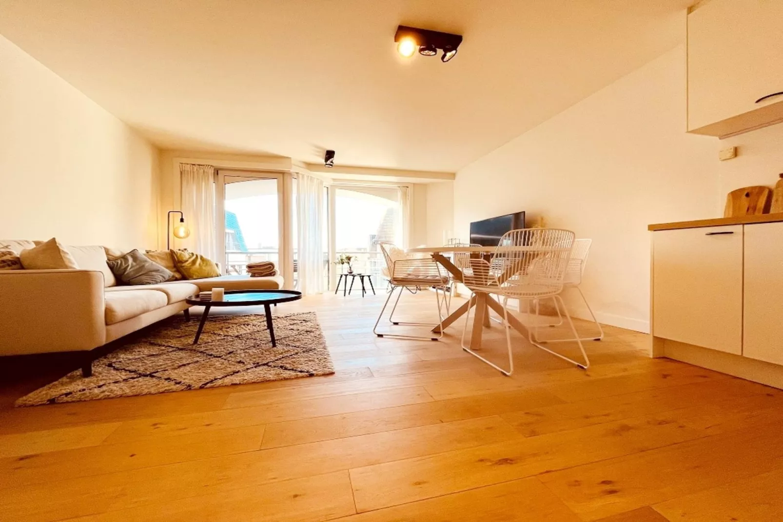 RESIDENTIE ANDREWS 0401-Woonkamer
