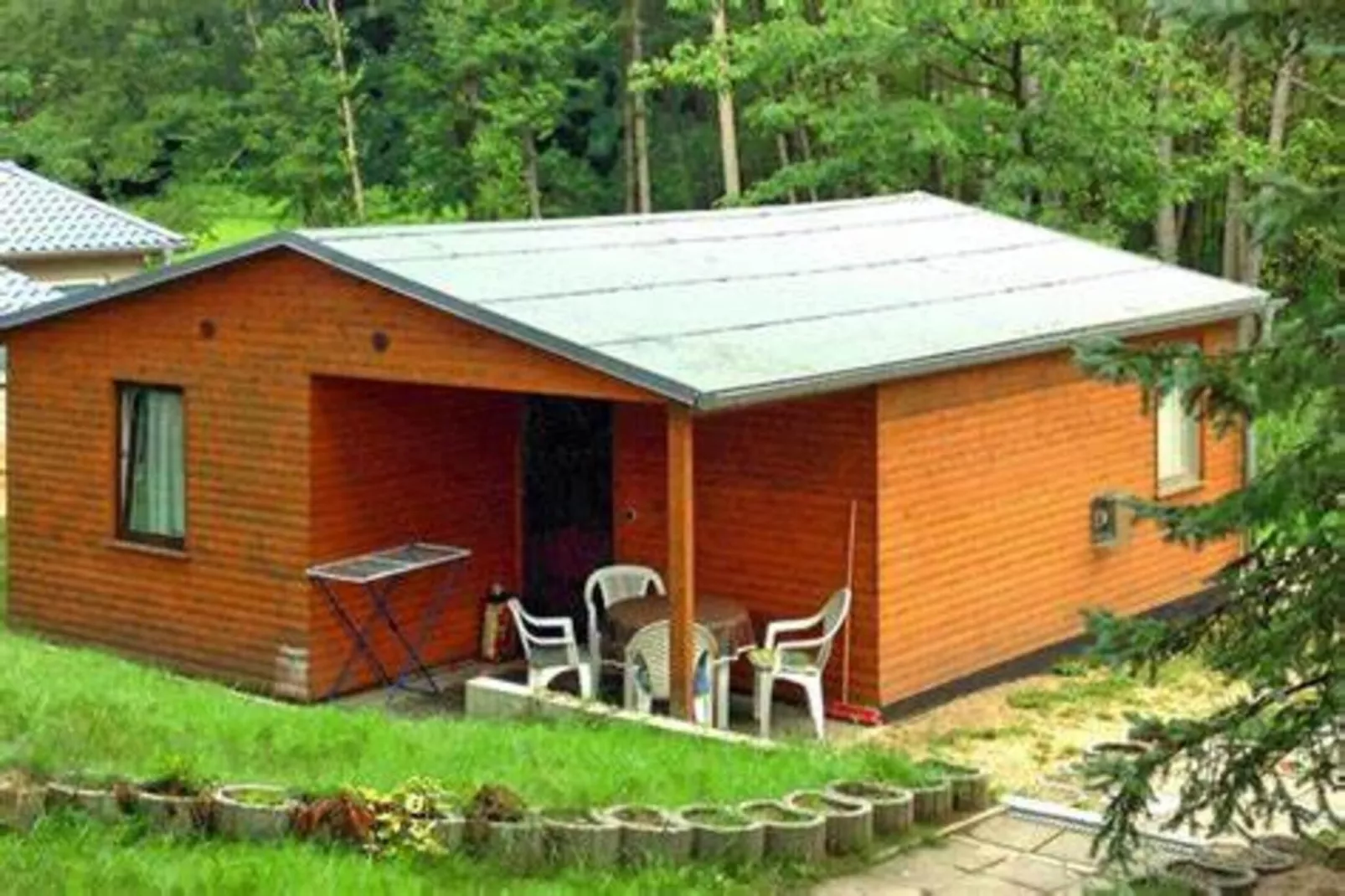 Bungalow 47 qm 4 Pers-Buitenkant zomer