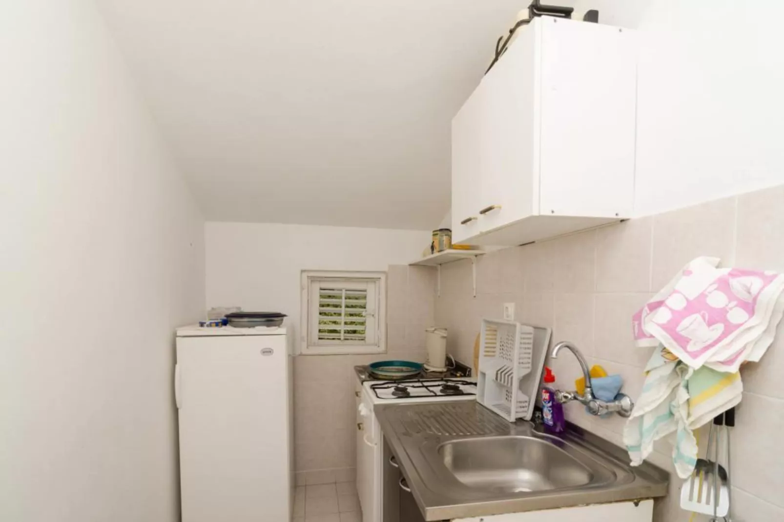 Apartments Sutvid- Two Bedroom Apartment with Balcony and Sea View-Keuken