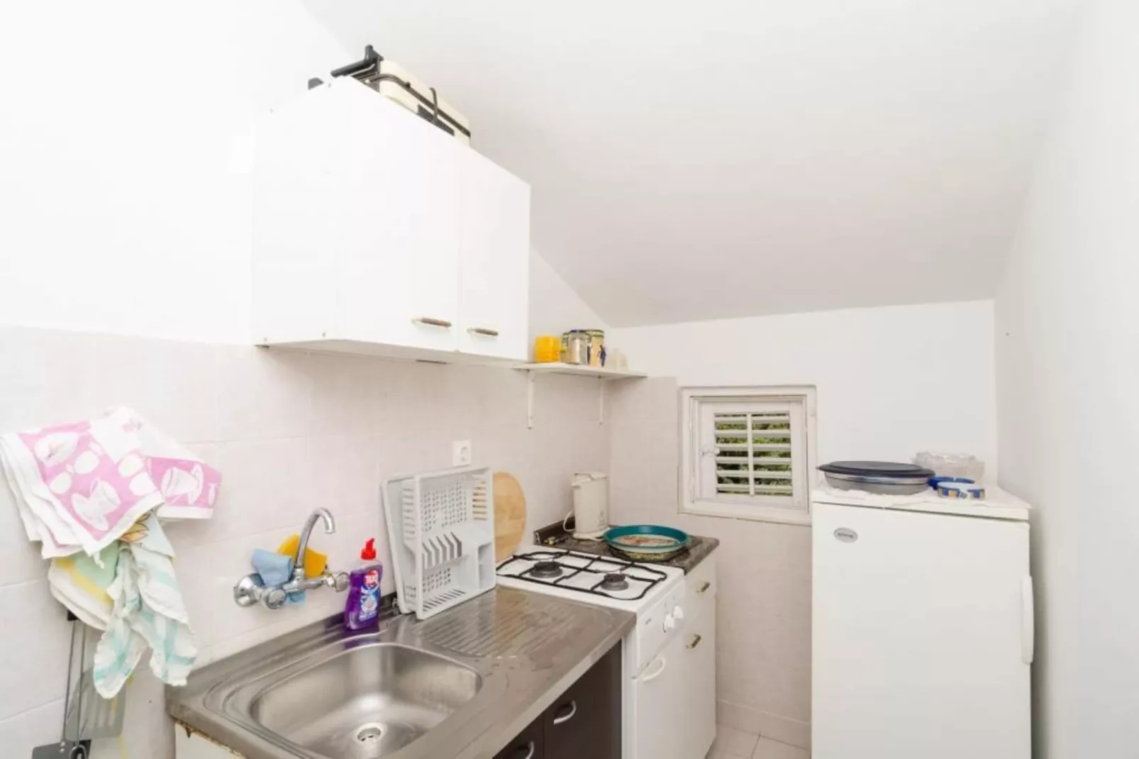 Apartments Sutvid- Two Bedroom Apartment with Balcony and Sea View-Keuken