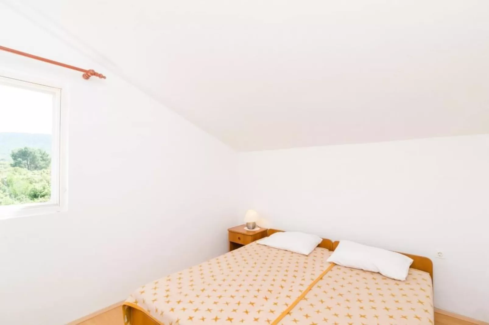 Apartments Sutvid- Two Bedroom Apartment with Balcony and Sea View-Slaapkamer