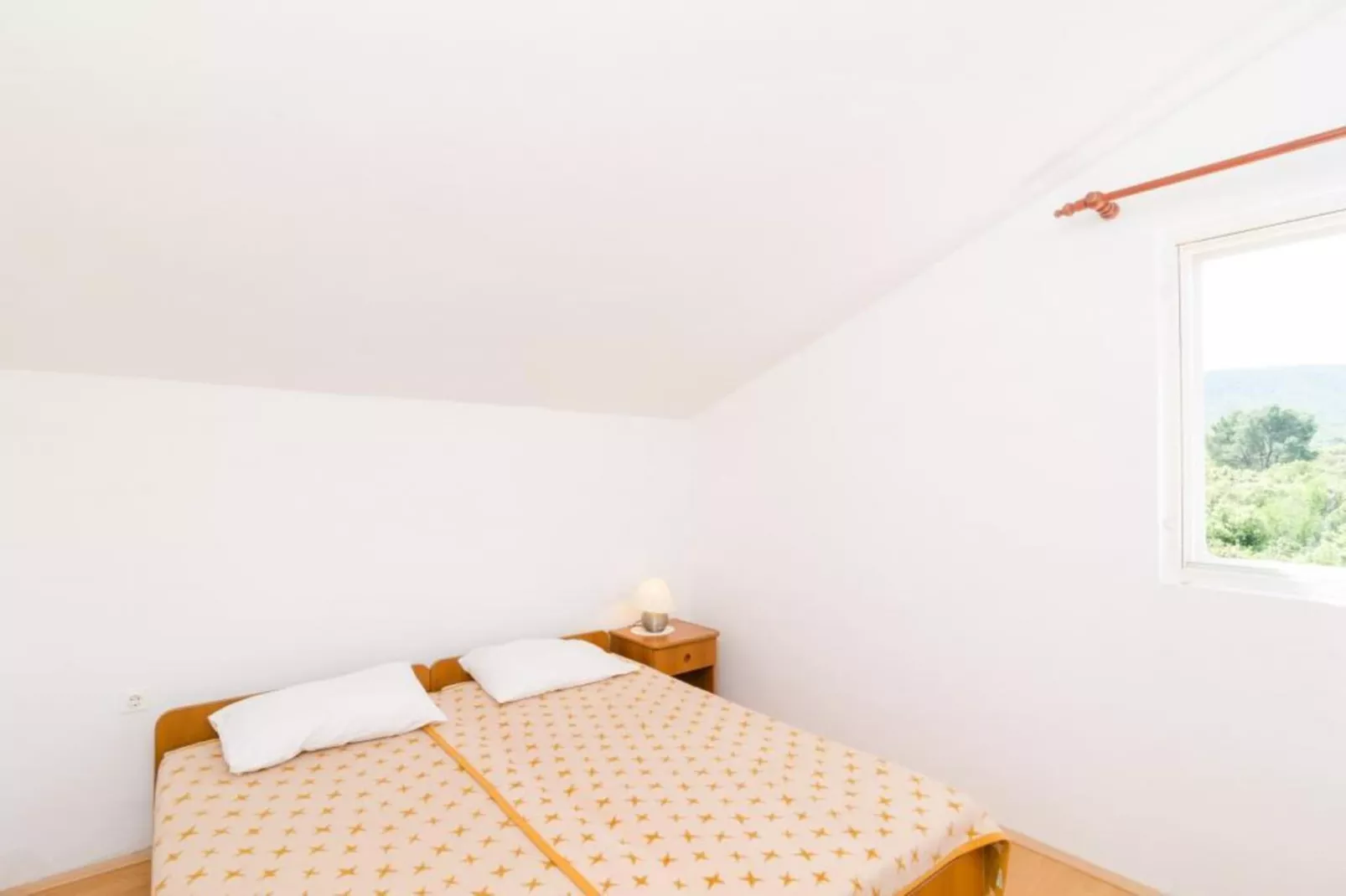 Apartments Sutvid- Two Bedroom Apartment with Balcony and Sea View-Slaapkamer