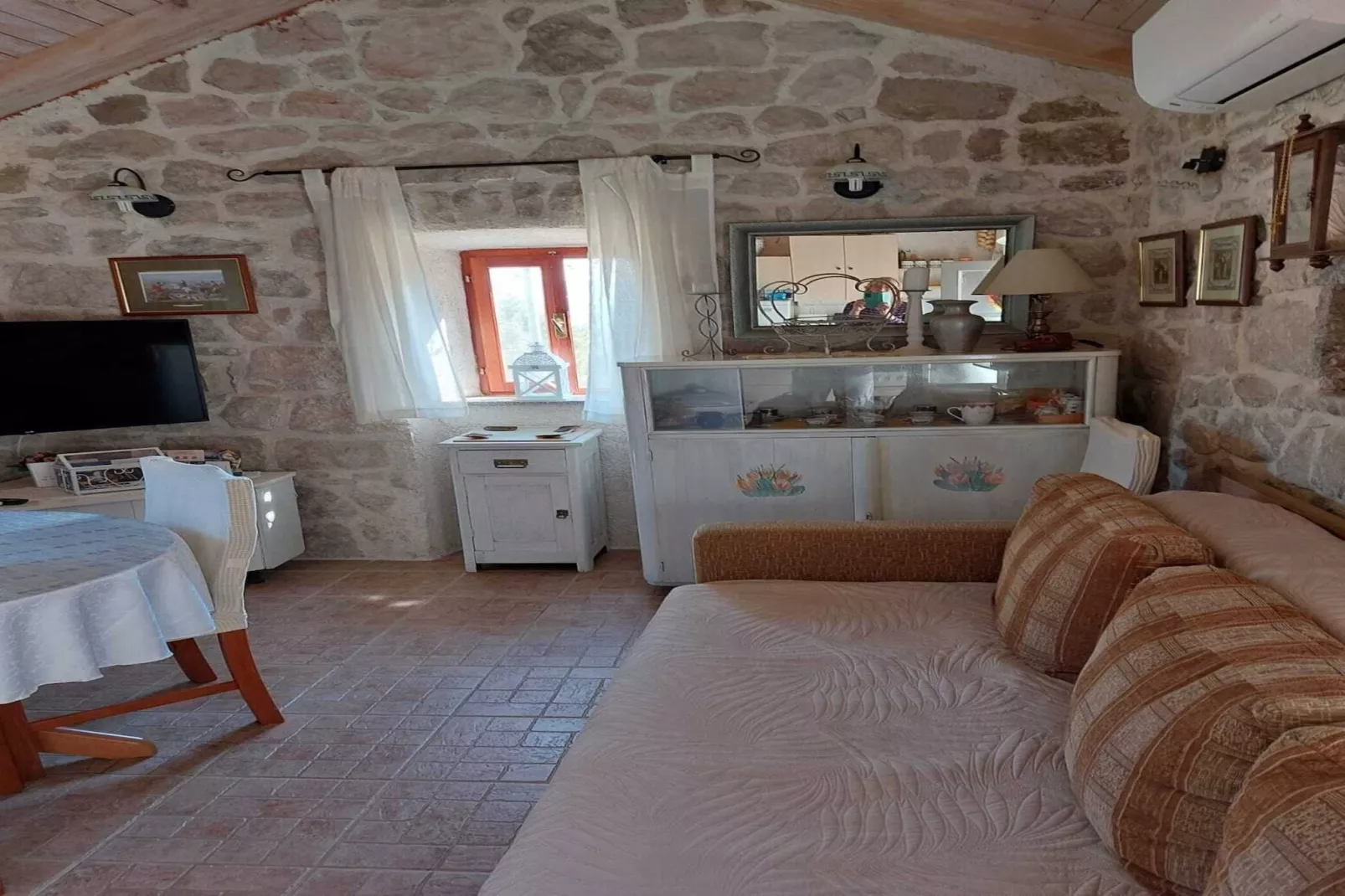 Holiday Home Kamenice - One Bedroom Holiday Home with Terrace-Woonkamer