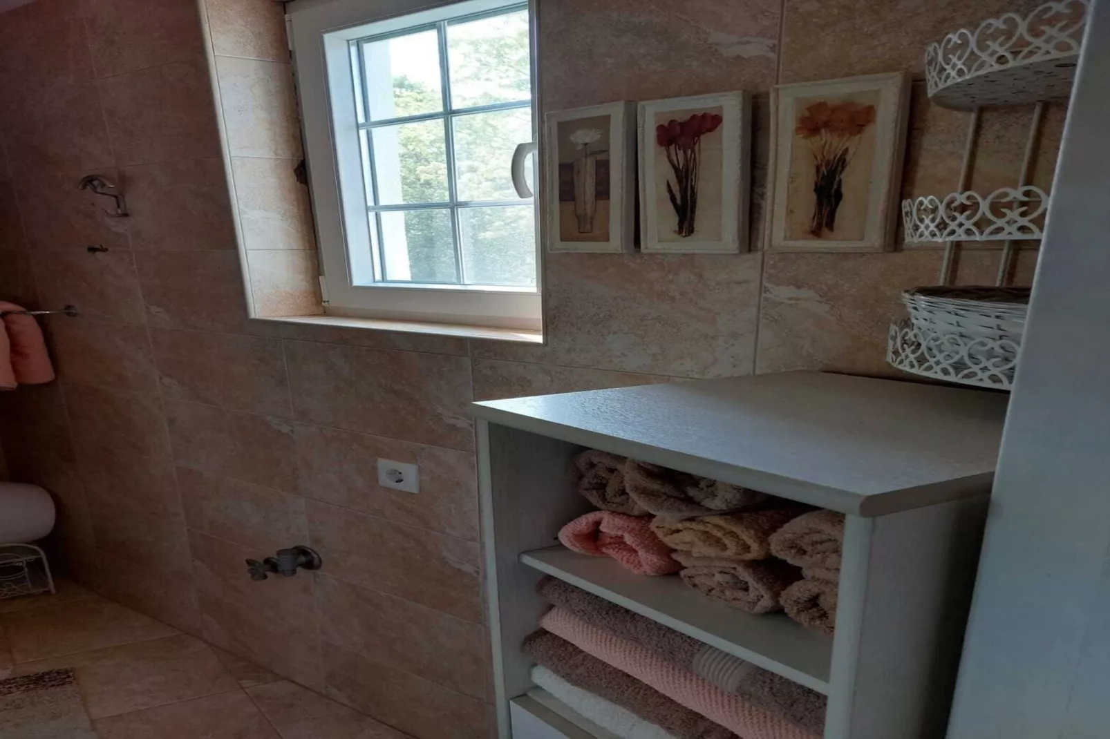 Holiday Home Kamenice - One Bedroom Holiday Home with Terrace-Badkamer