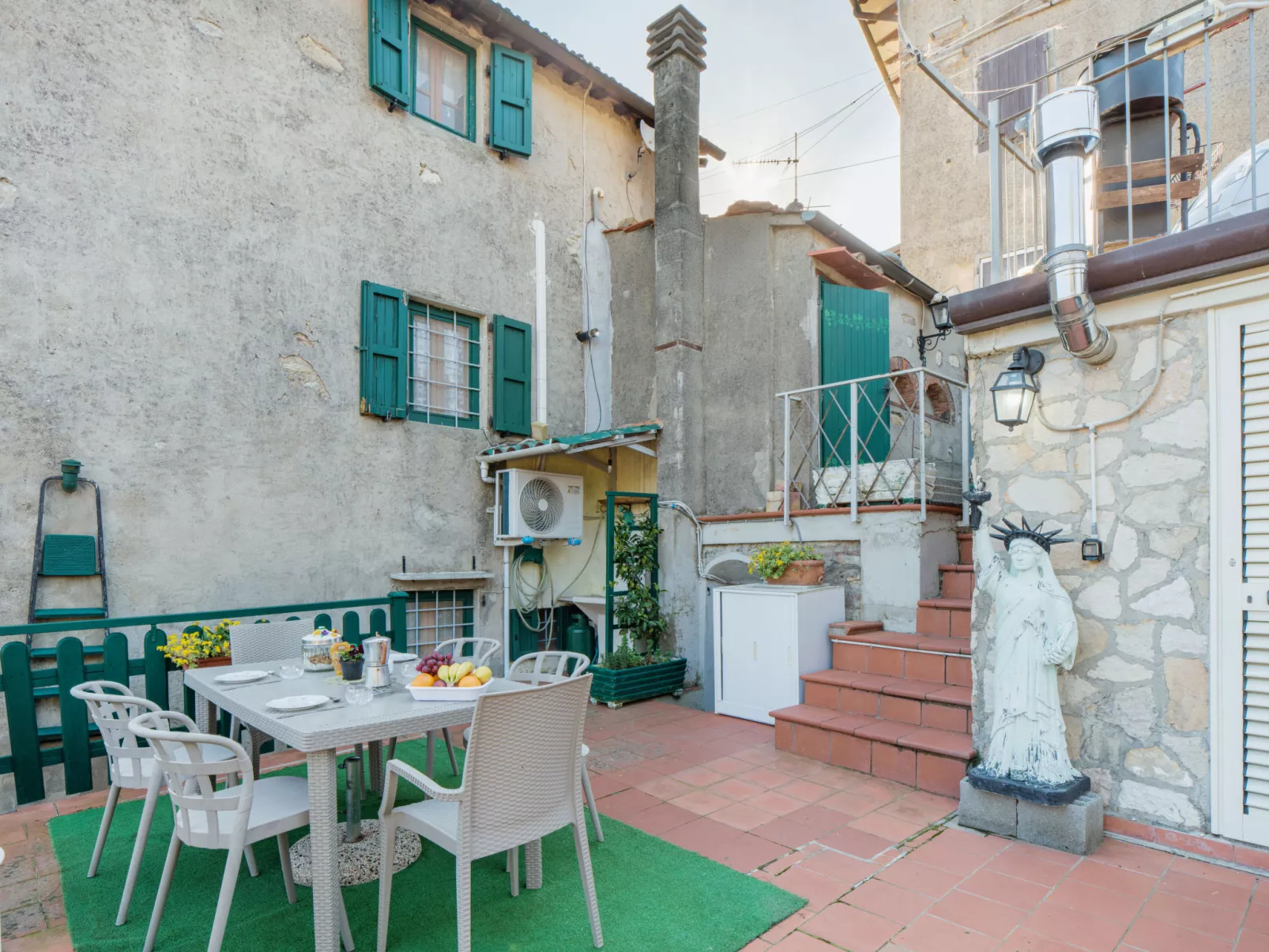 La corte di Miglianello-Buiten