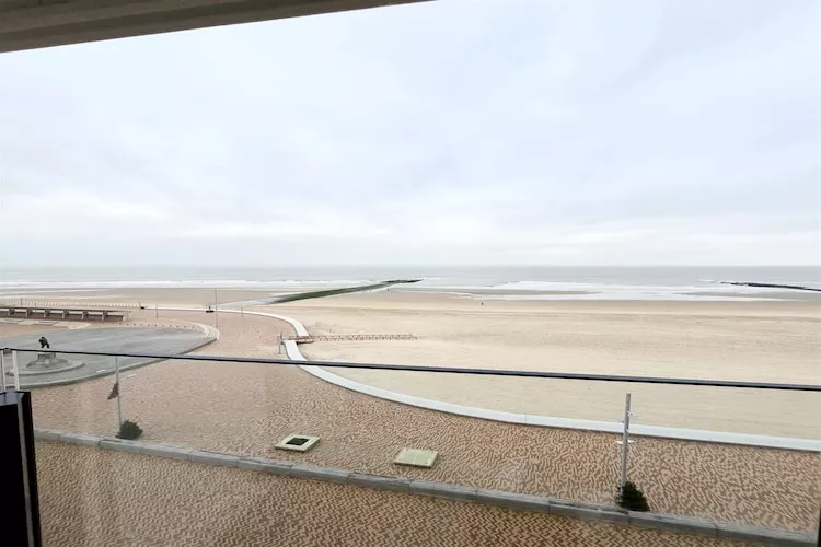 Château la Tuilerie 0701-Uitzicht zomer
