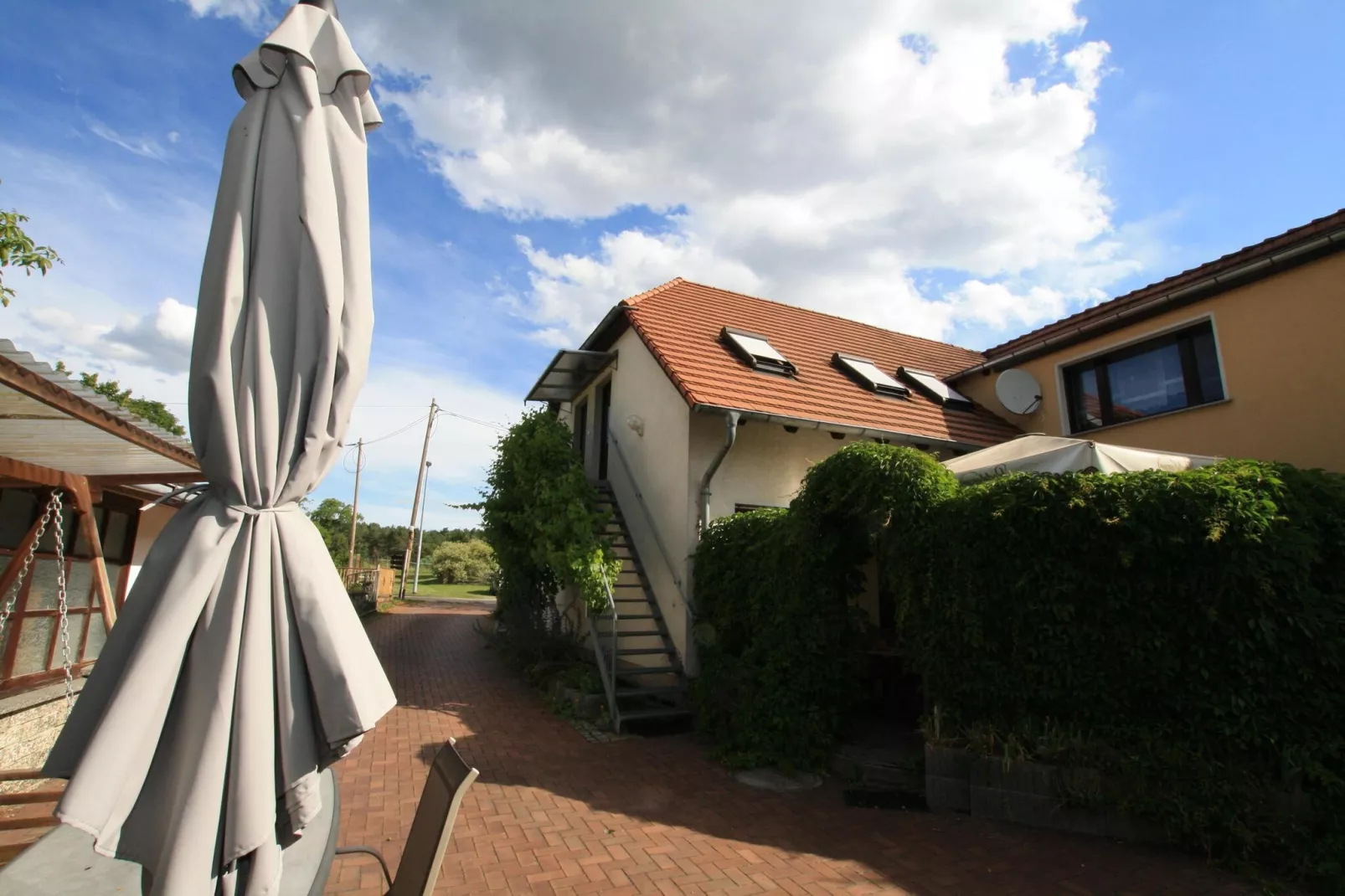 Studio im DG 23 qm-Buitenkant zomer