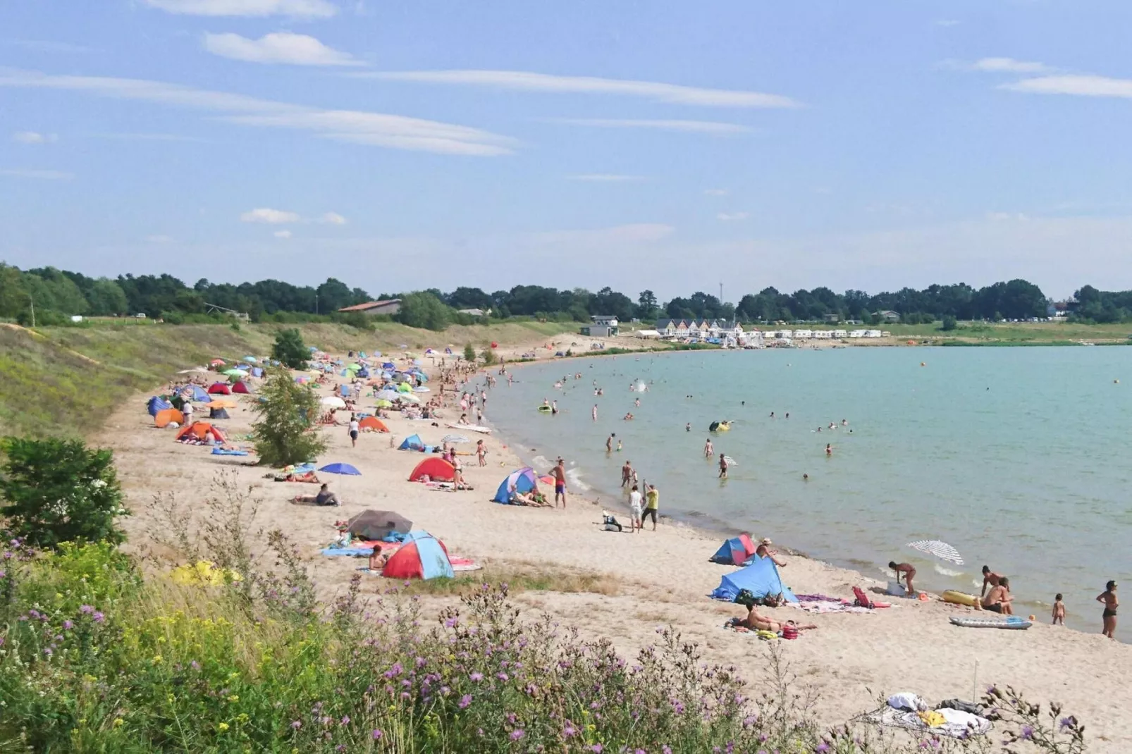 Bungalow am Partwitzer See-Uitzicht zomer