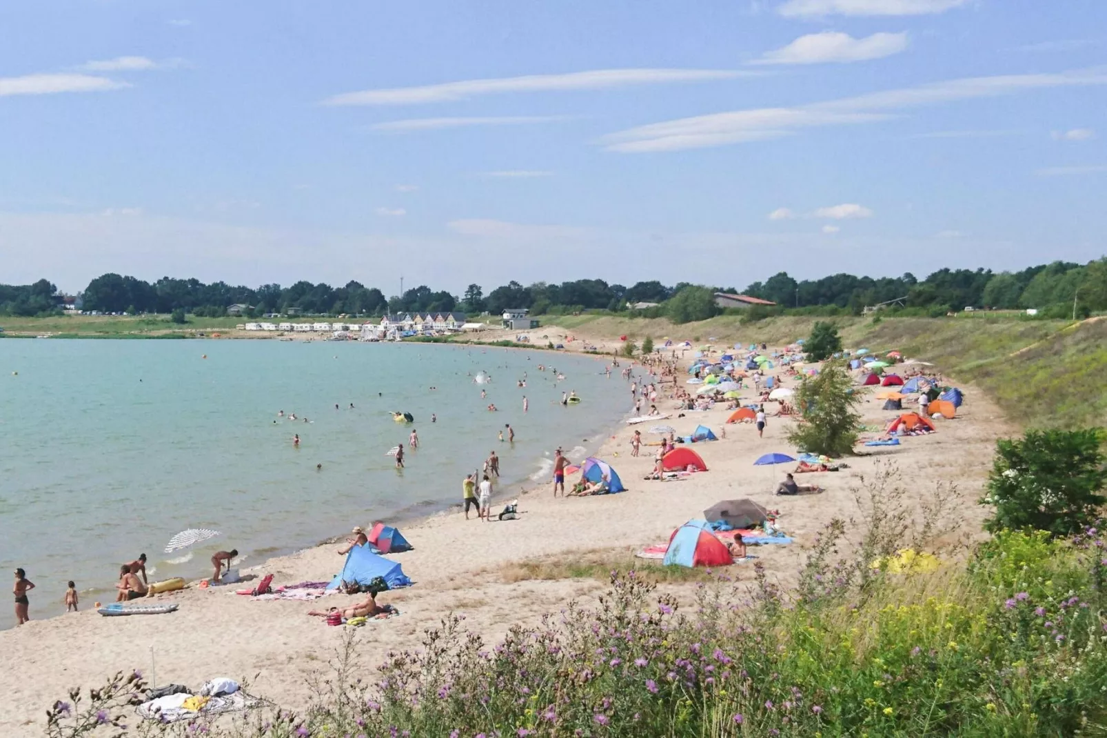 Bungalow am Partwitzer See-Uitzicht zomer