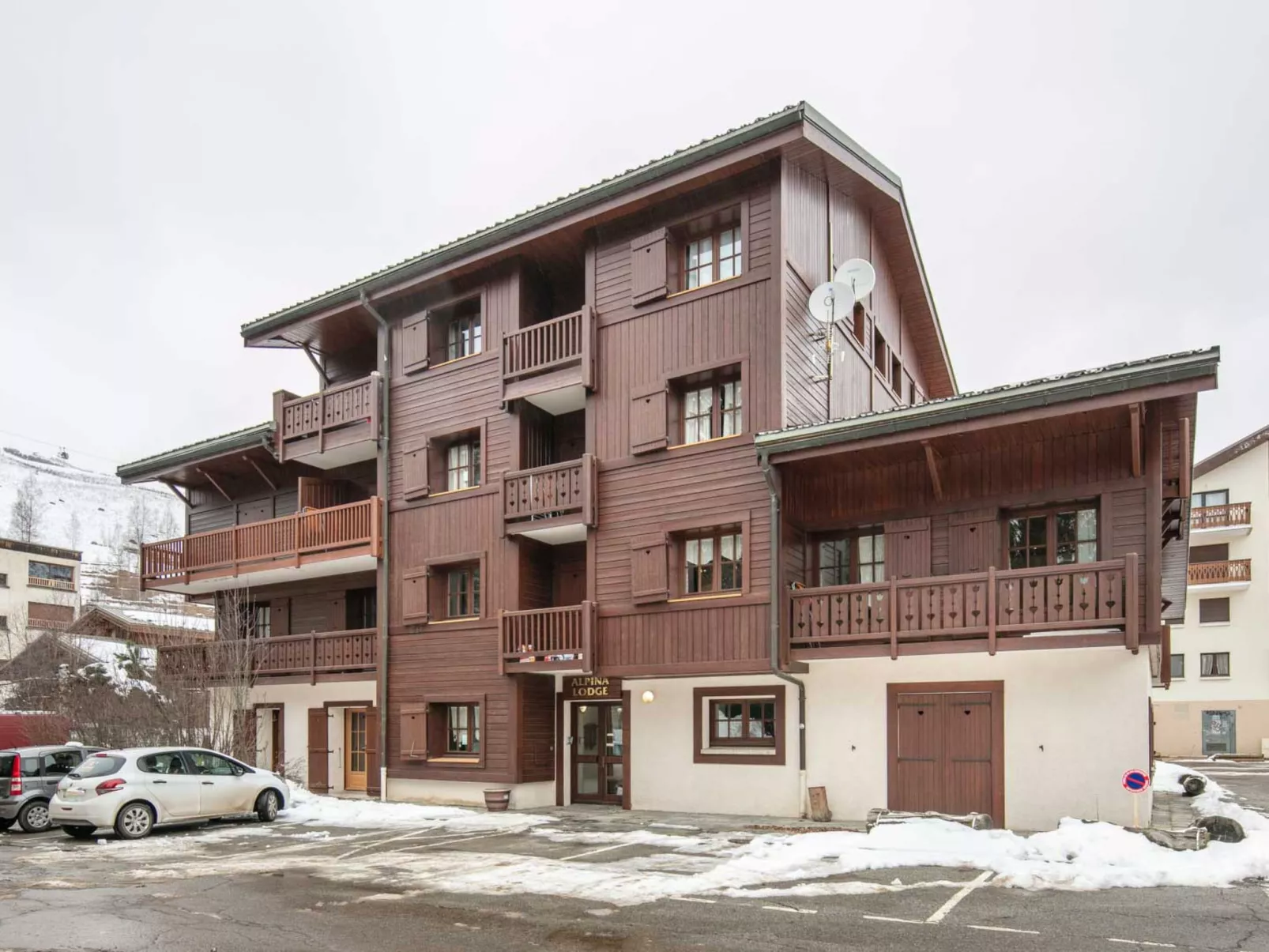 Alpina Lodge-Buiten