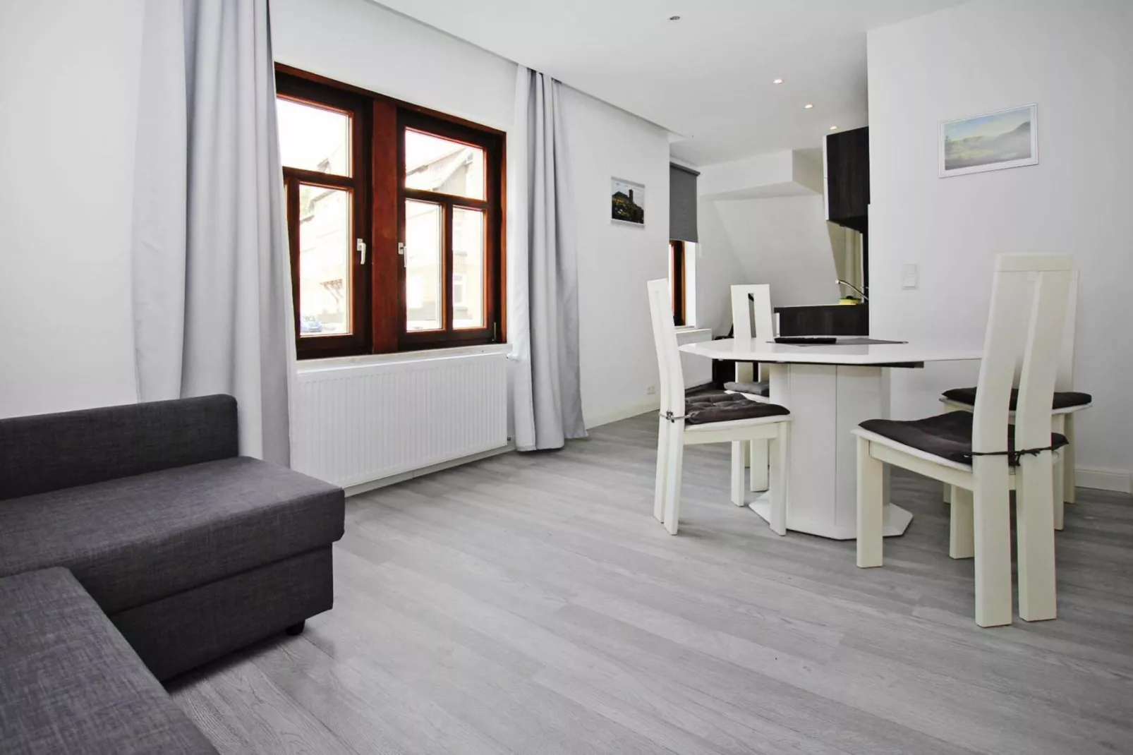 Apartment im alten Bahnhof-Eetkamer