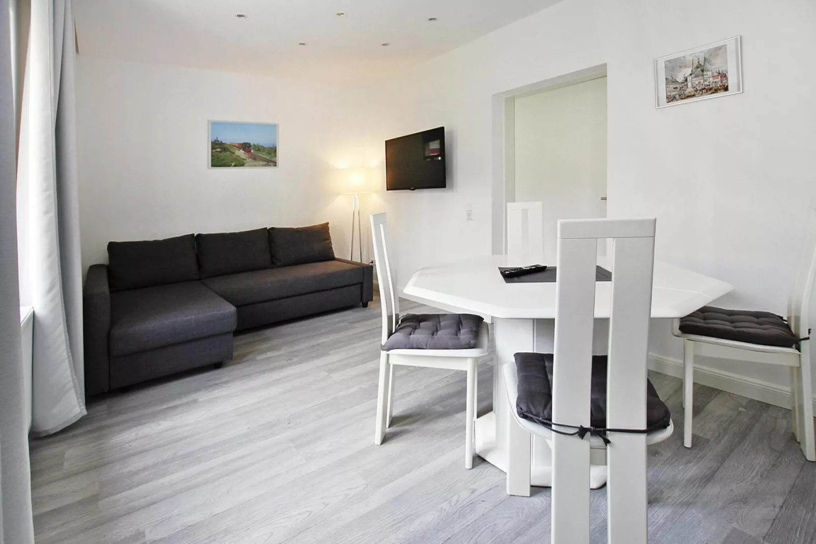 Apartment im alten Bahnhof-Eetkamer
