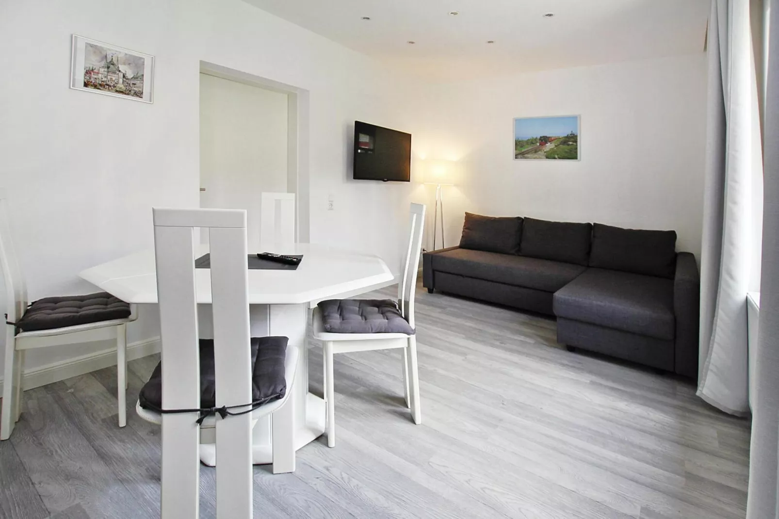 Apartment im alten Bahnhof-Eetkamer