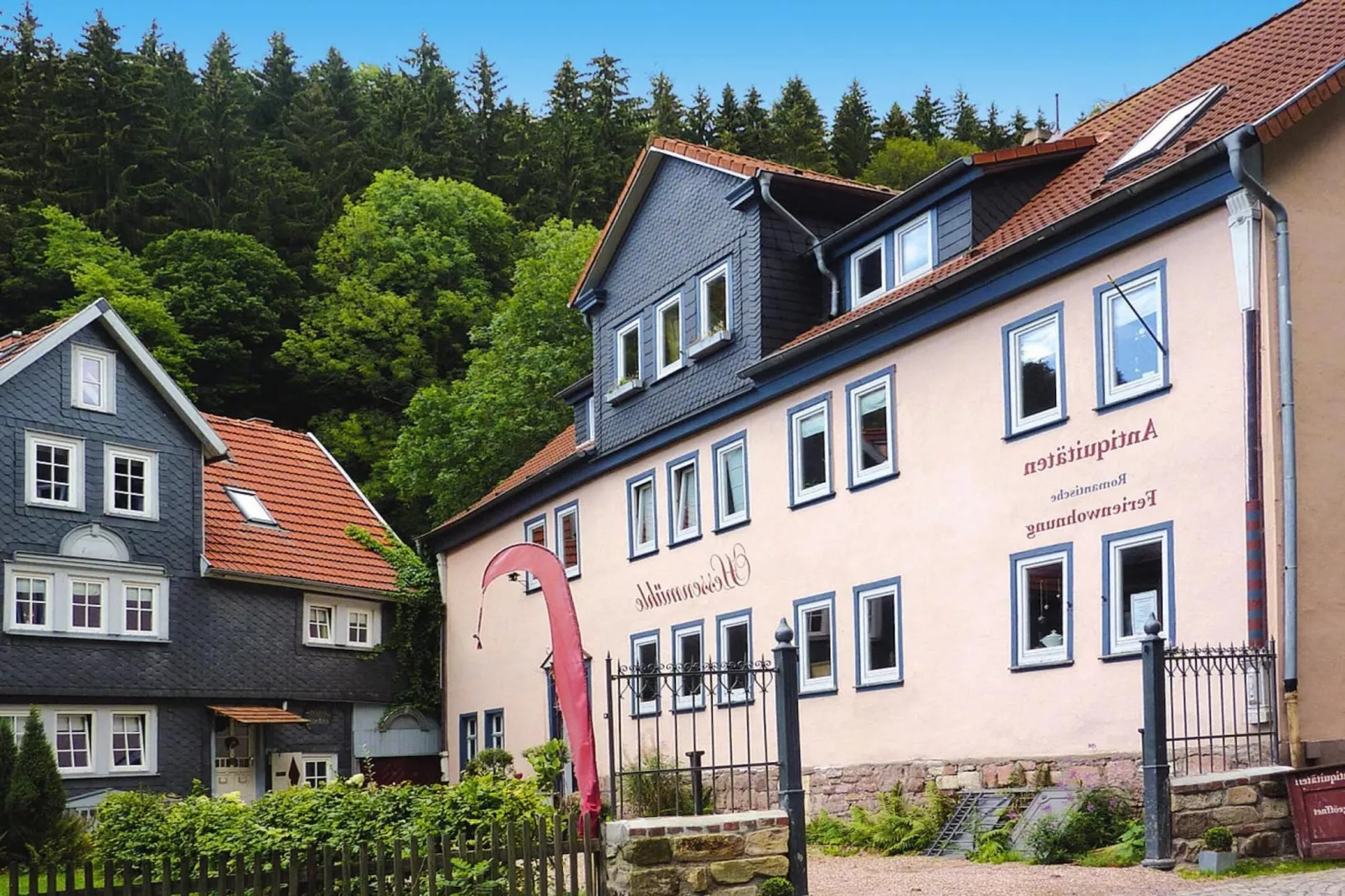 Hessenmühle Friedrichroda-Buitenkant zomer