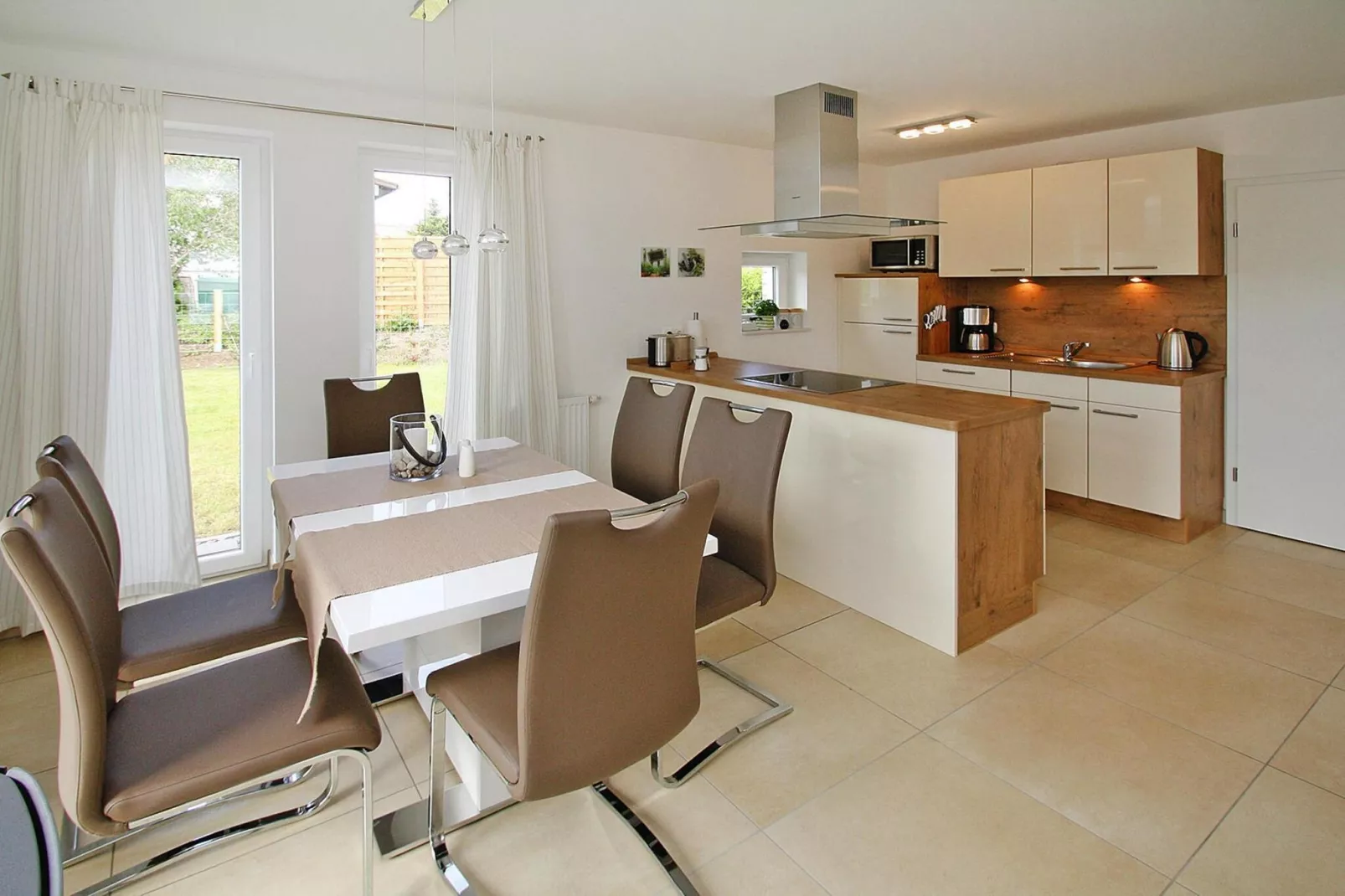 Ferienhaus Min Kaat-Eetkamer